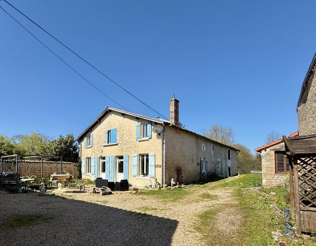7 bedroom propriete in Tillou, Deux-Sèvres, France