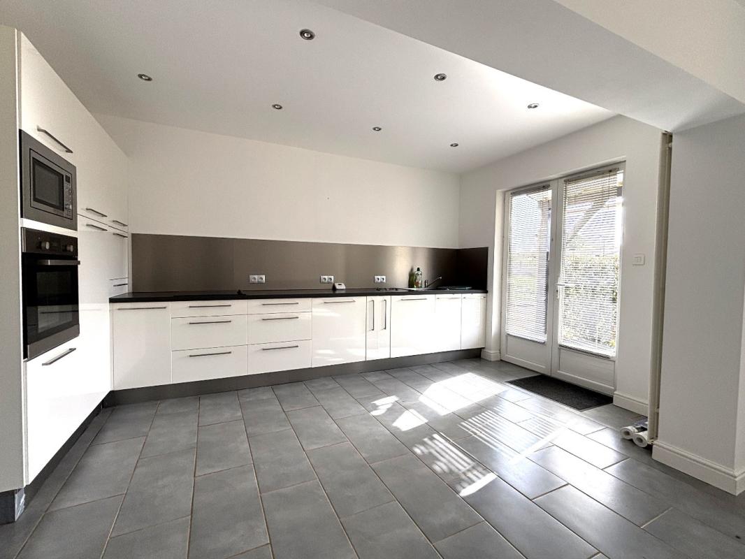 2 bedroom maison individuelle in Genouille, Vienne, France