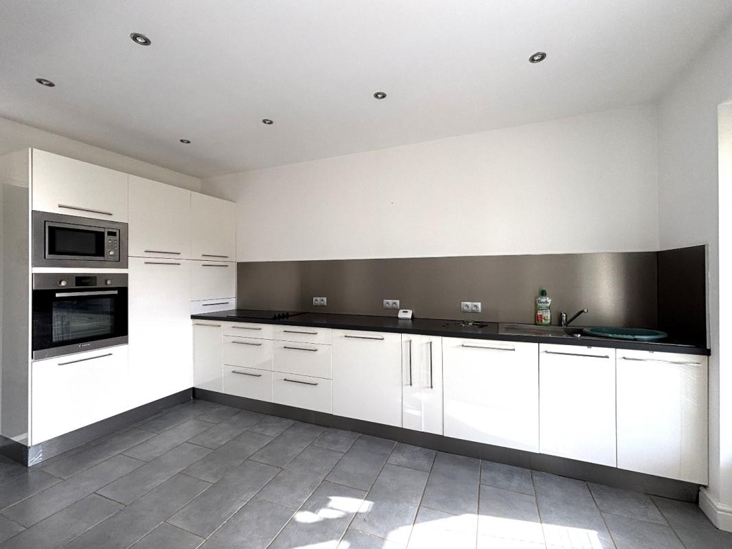 2 bedroom maison individuelle in Genouille, Vienne, France