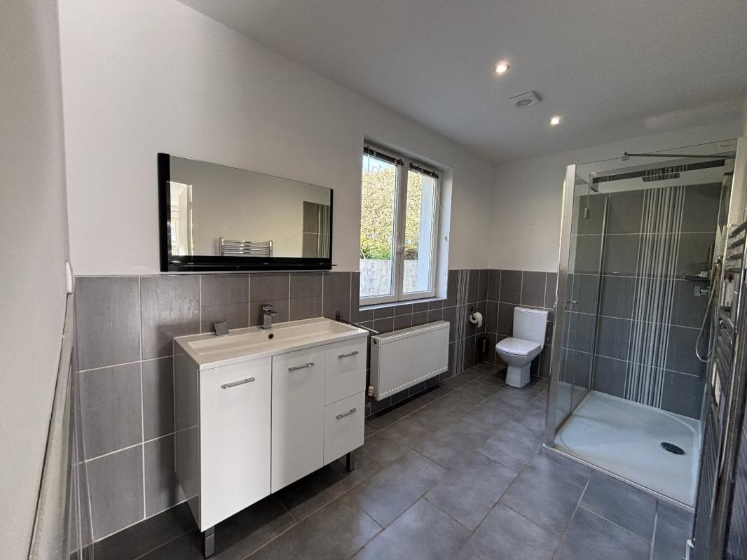 2 bedroom maison individuelle in Genouille, Vienne, France