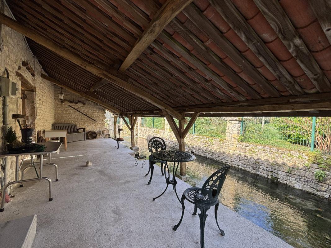 3 bedroom maison in Ruffec, Charente, France