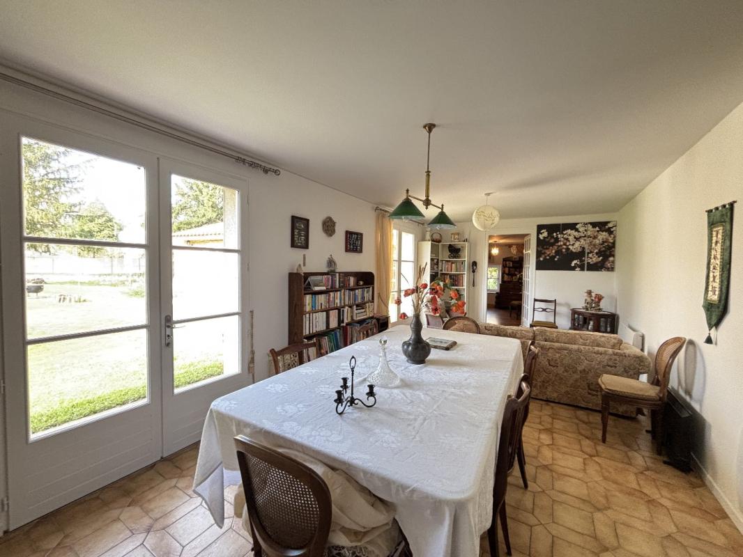 3 bedroom maison in Ruffec, Charente, France
