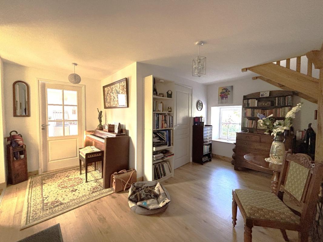 3 bedroom maison in Ruffec, Charente, France