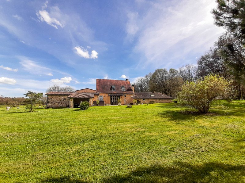 3 bedroom corps de ferme in Antonne Et Trigonant, Dordogne, France