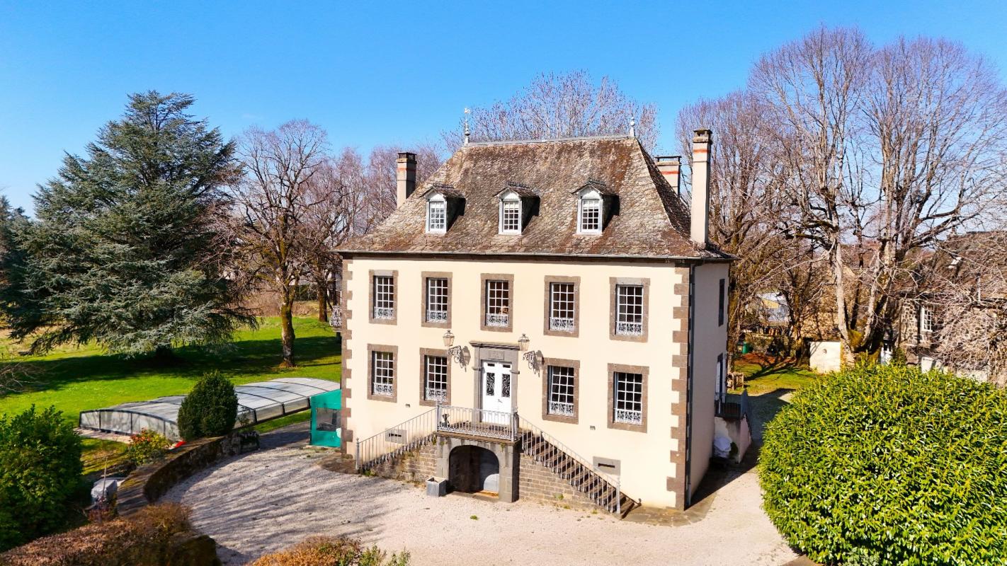 9 bedroom manoir in Mur De Barrez, Aveyron, France