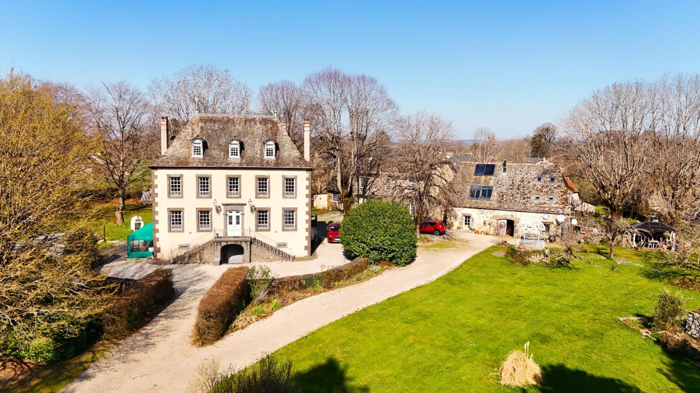 9 bedroom manoir in Mur De Barrez, Aveyron, France