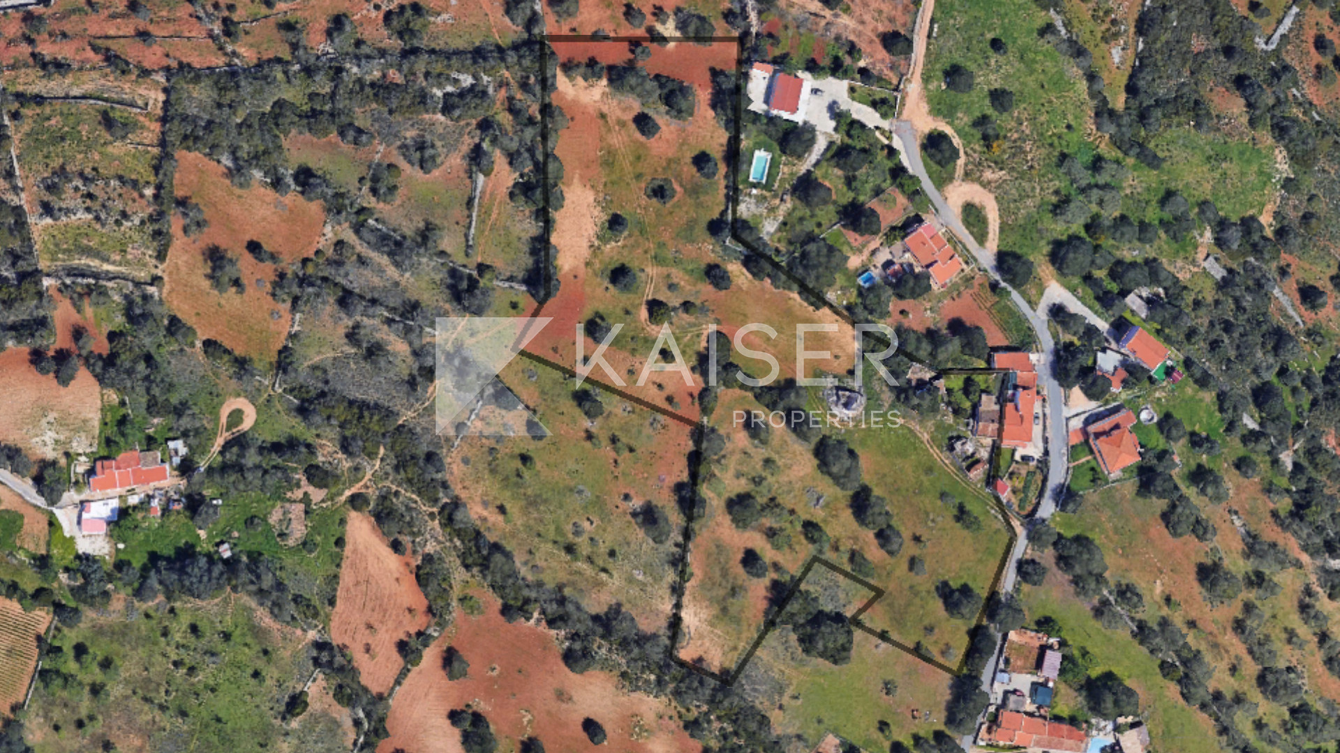 Plot house in Albufeira, Portugal – KP1336