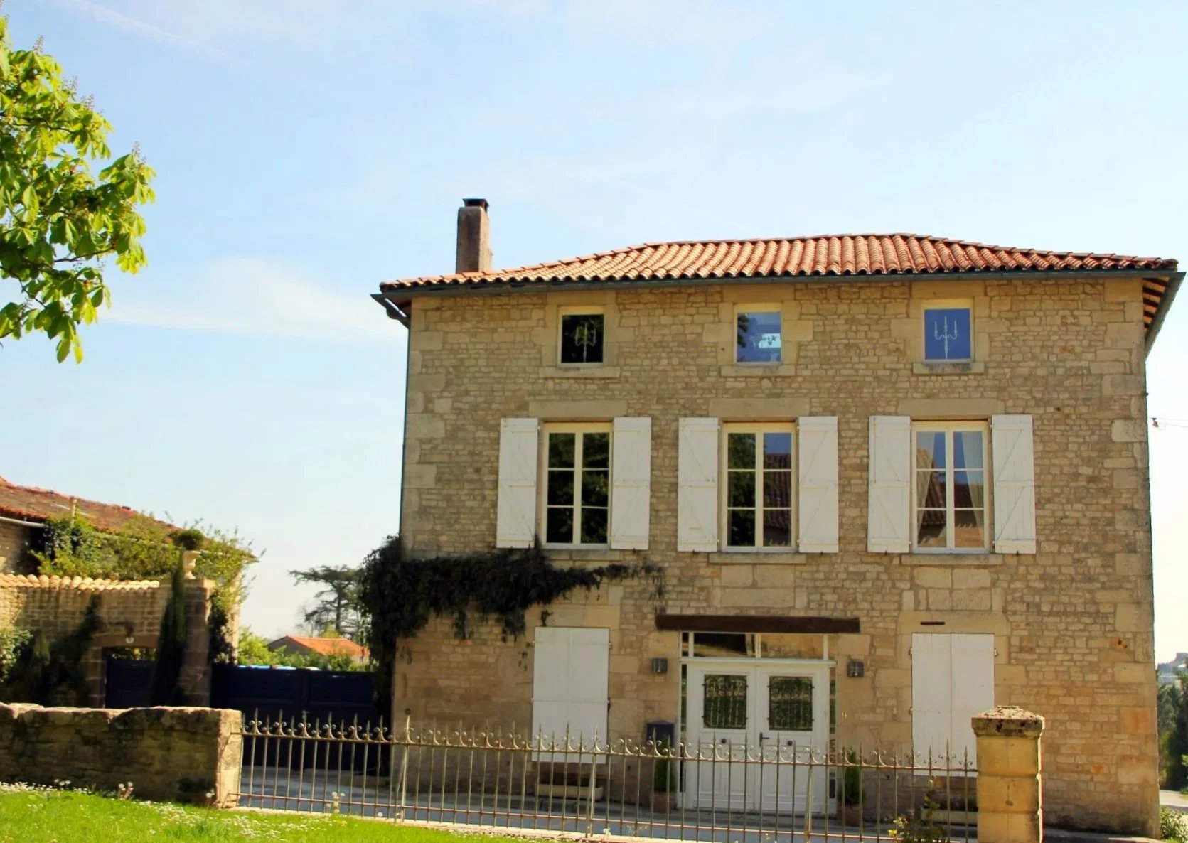 Stylish 3-storey village property with courtyard and large garage, Poitou-Charentes – France – BVI69669