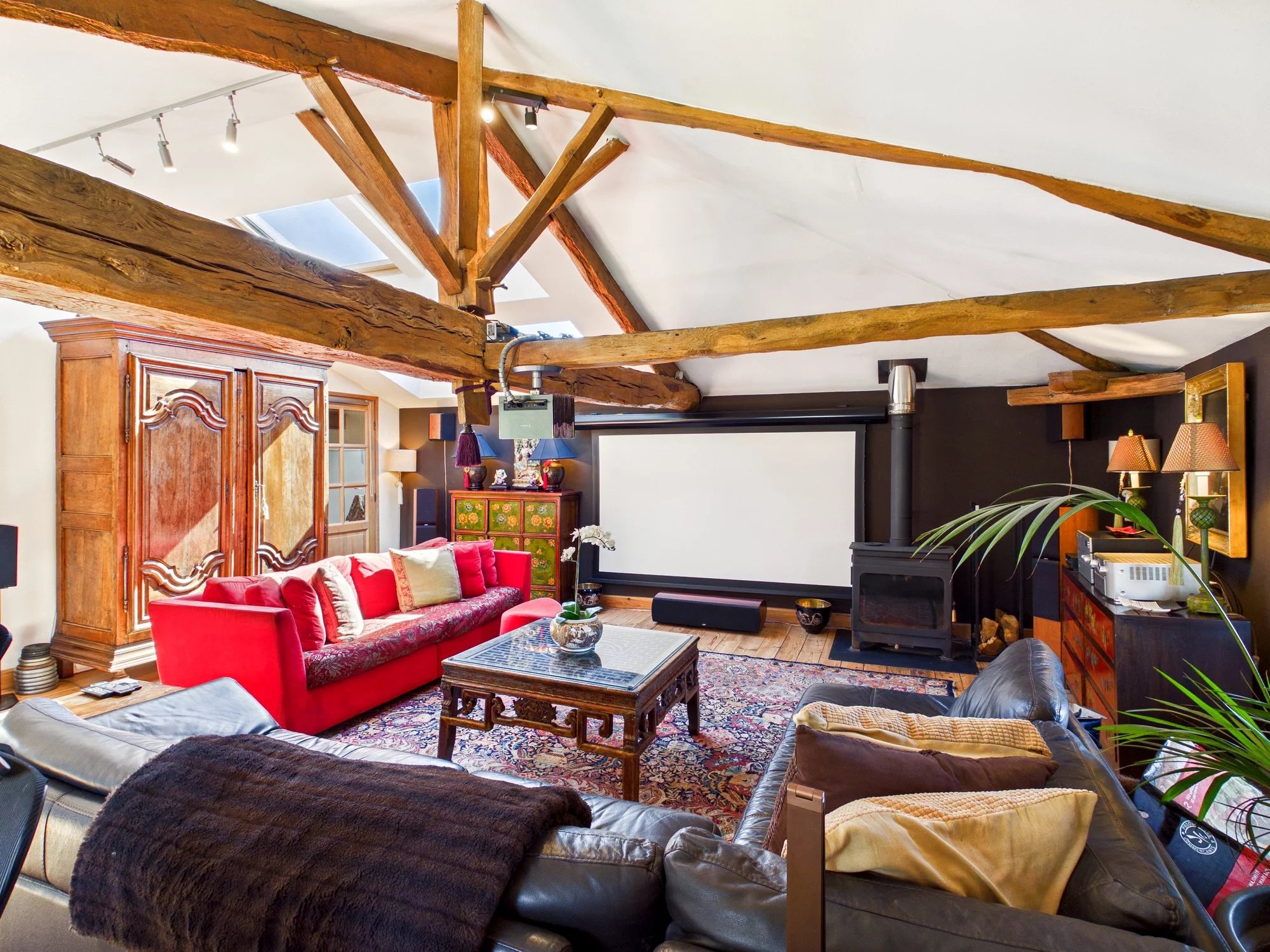 Stylish 3-storey village property with courtyard and large garage, Poitou-Charentes – France – BVI69669