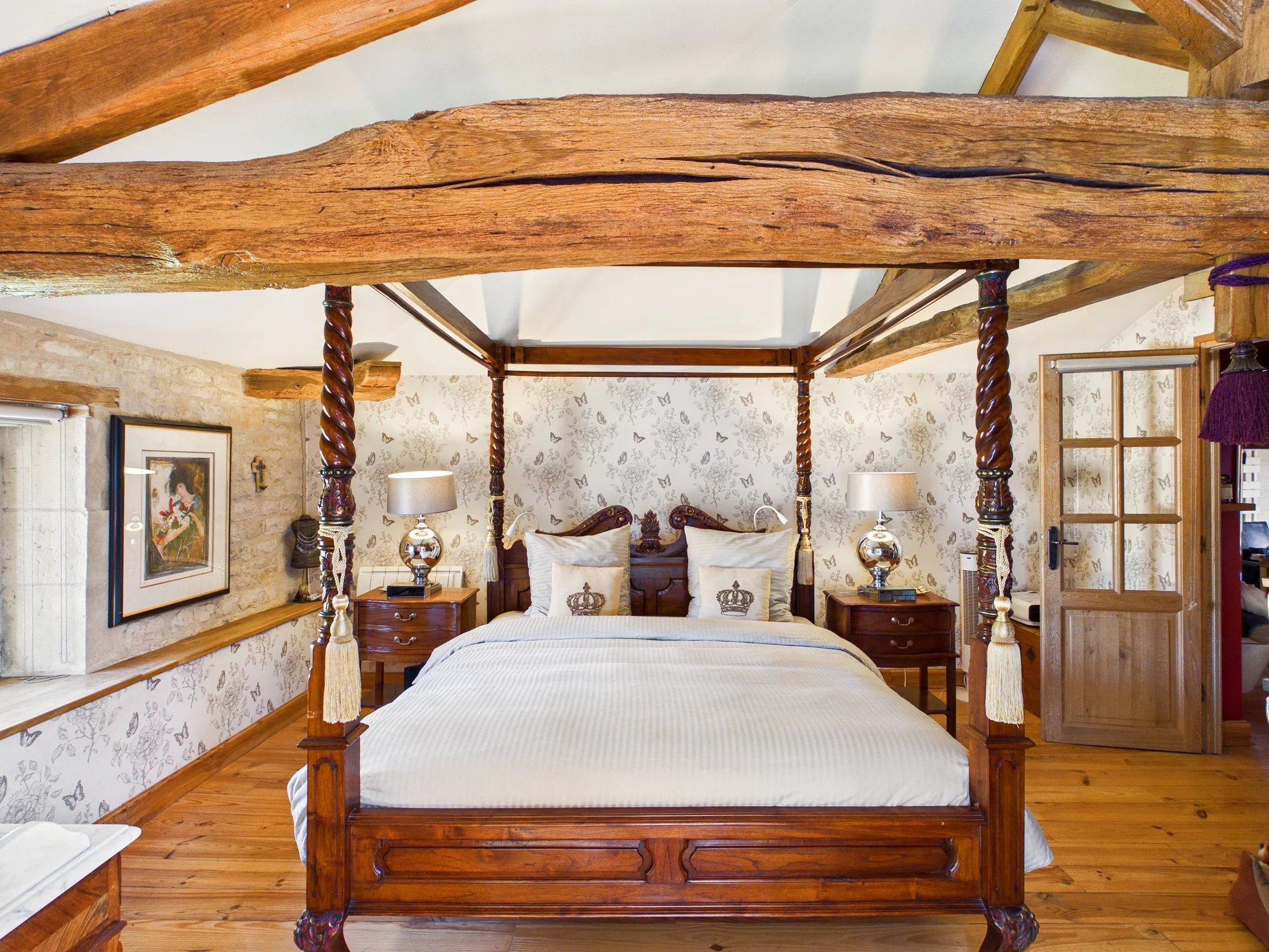 Stylish 3-storey village property with courtyard and large garage, Poitou-Charentes – France – BVI69669