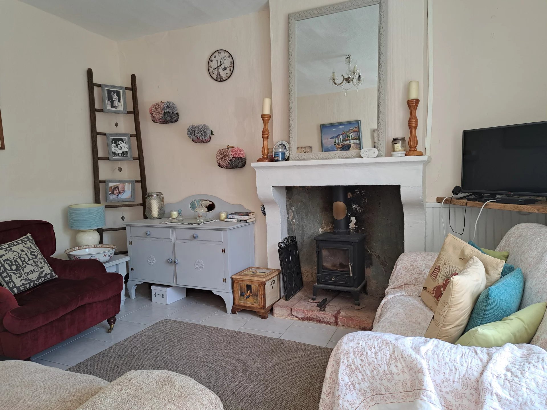 Charming detached cottage in a popular village, Poitou-Charentes – France – BVI79972