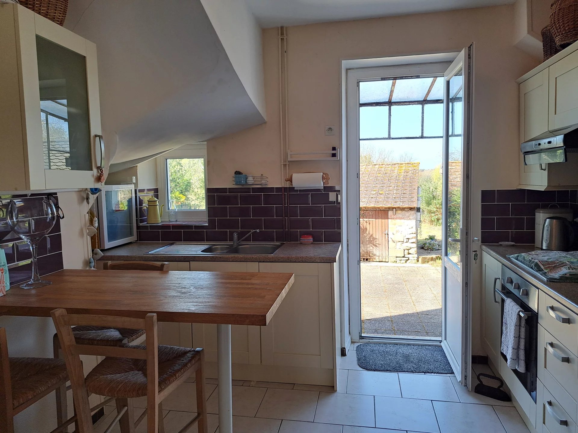 Charming detached cottage in a popular village, Poitou-Charentes – France – BVI79972