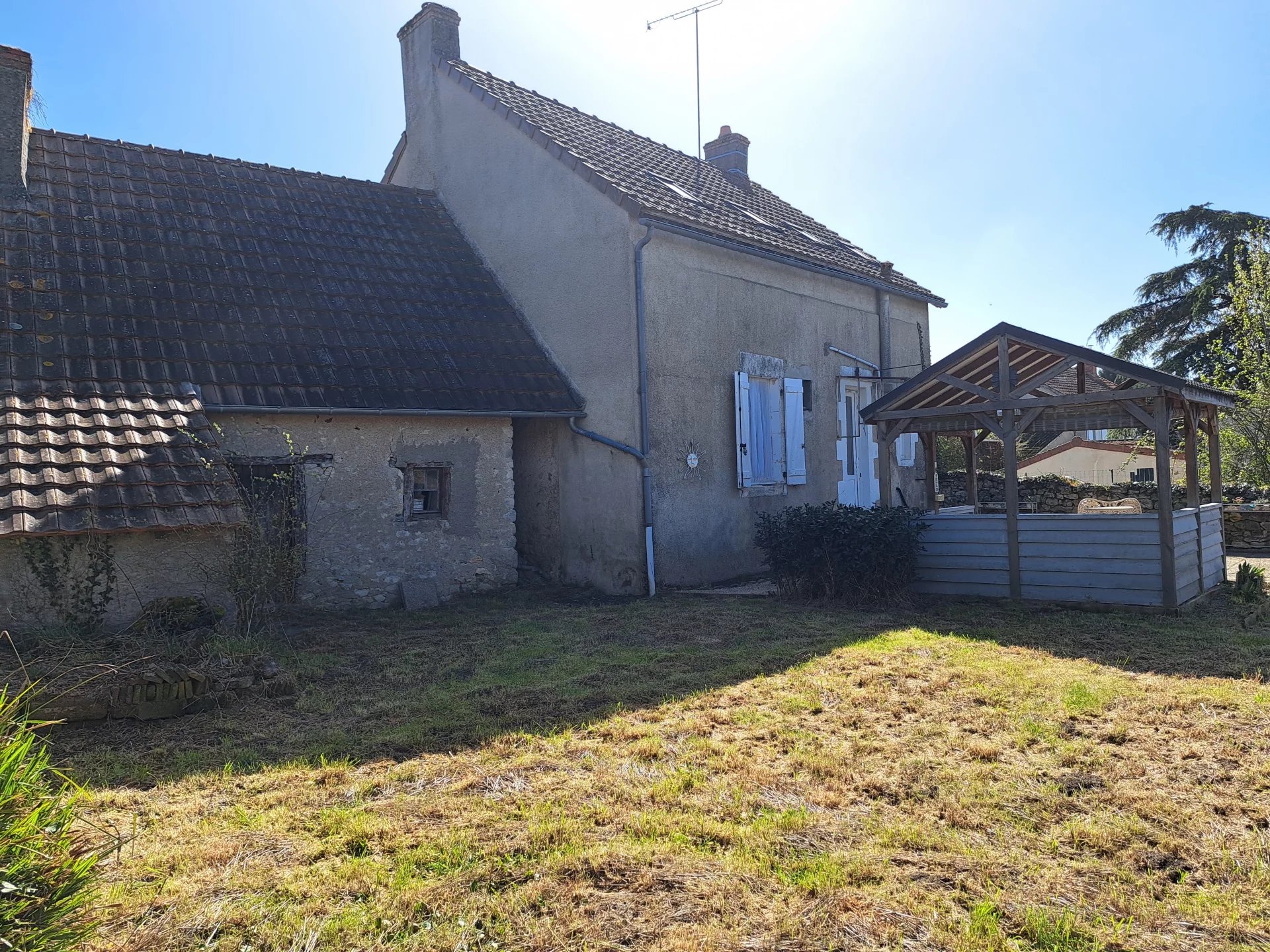 Charming detached cottage in a popular village, Poitou-Charentes – France – BVI79972