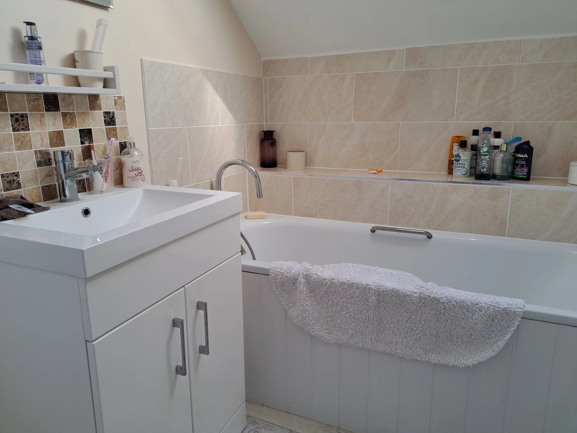 Charming detached cottage in a popular village, Poitou-Charentes – France – BVI79972