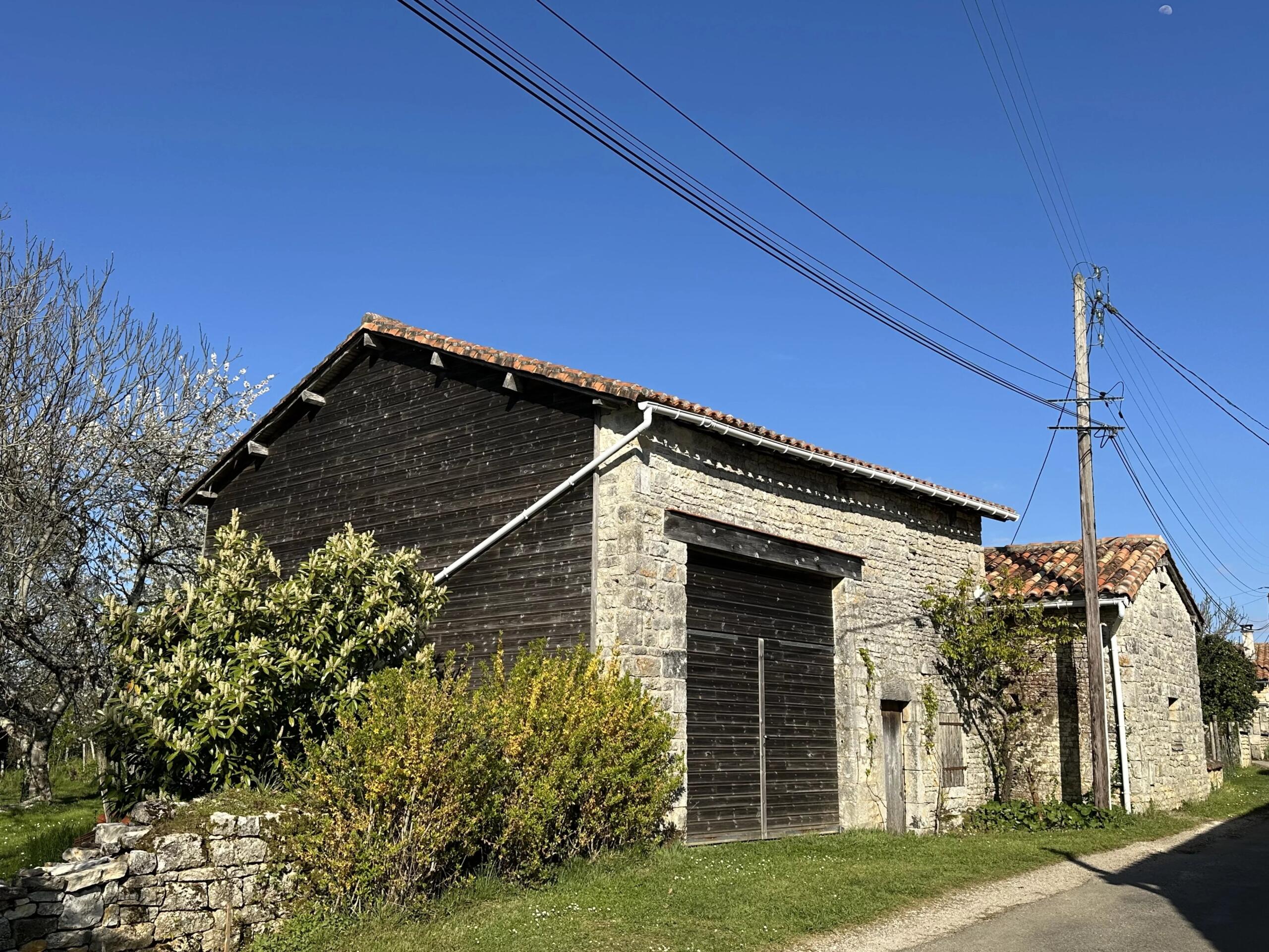 Old Sawmill to Renovate, Poitou-Charentes – France – BVI85000