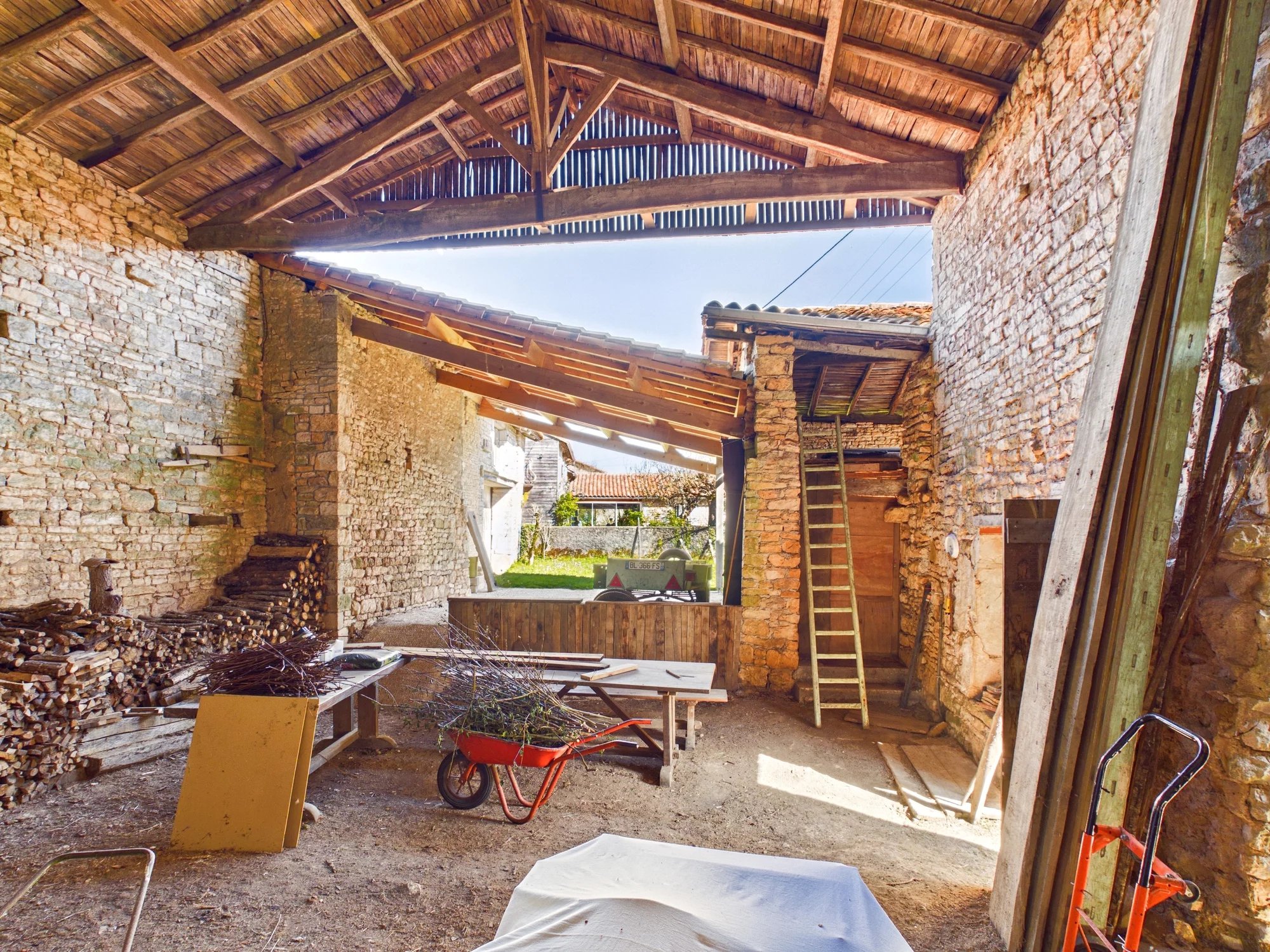 Old Sawmill to Renovate, Poitou-Charentes – France – BVI85000