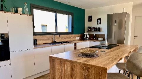 Recent single-storey house – impeccable interior – modern and bright living environment, Languedoc-Roussillon – France – BVI84891