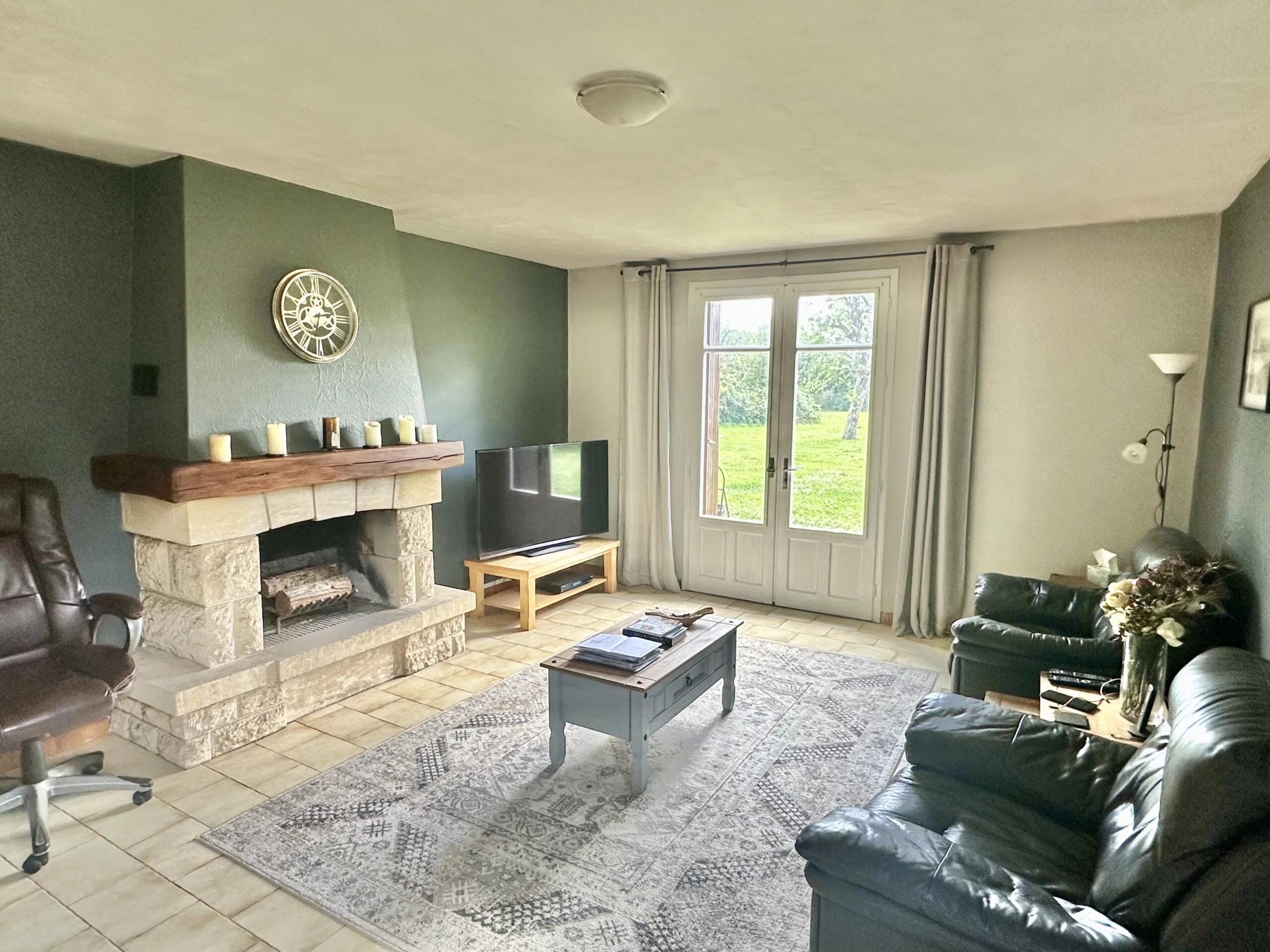 Charming single-storey home in a peaceful hamlet, Poitou-Charentes – France – BVI85022