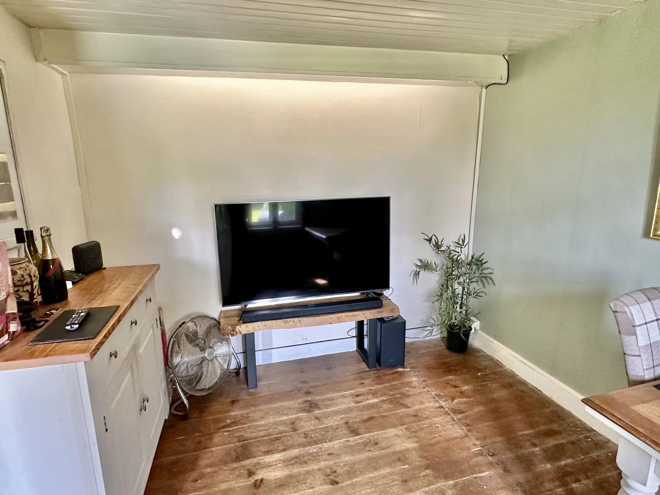 Charming single-storey home in a peaceful hamlet, Poitou-Charentes – France – BVI85022