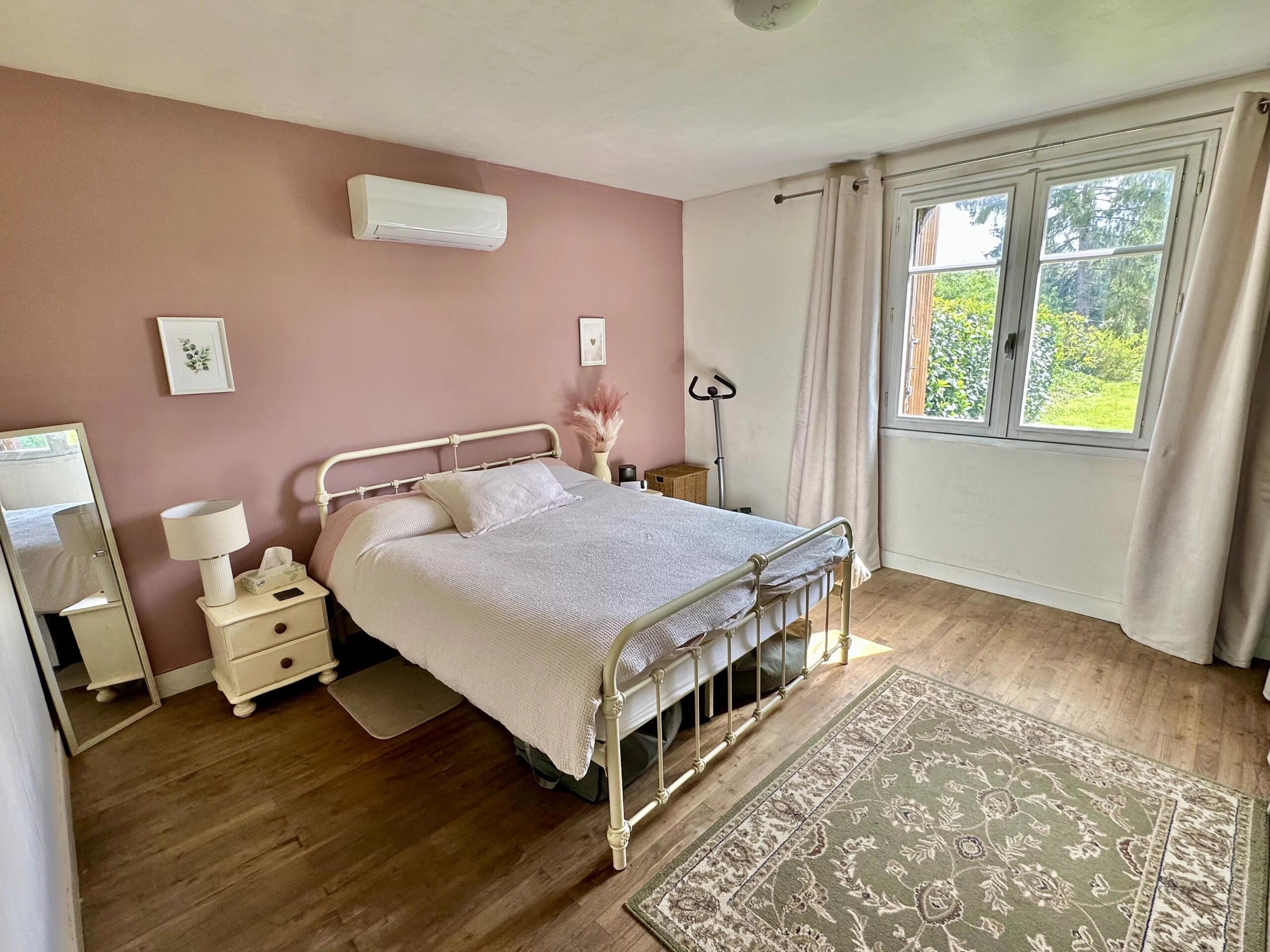 Charming single-storey home in a peaceful hamlet, Poitou-Charentes – France – BVI85022