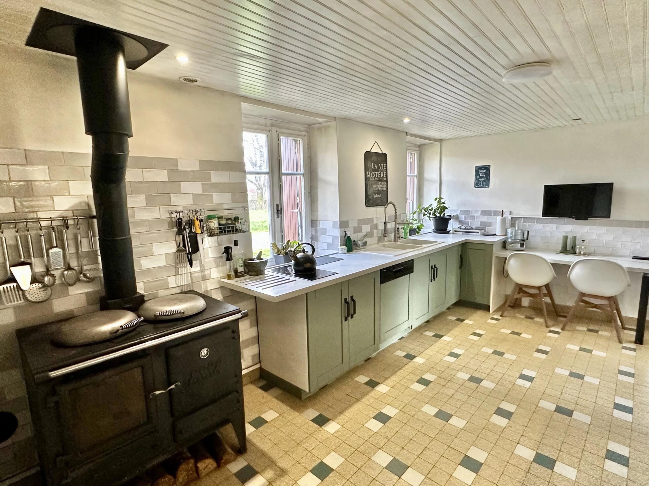 Charming single-storey home in a peaceful hamlet, Poitou-Charentes – France – BVI85022