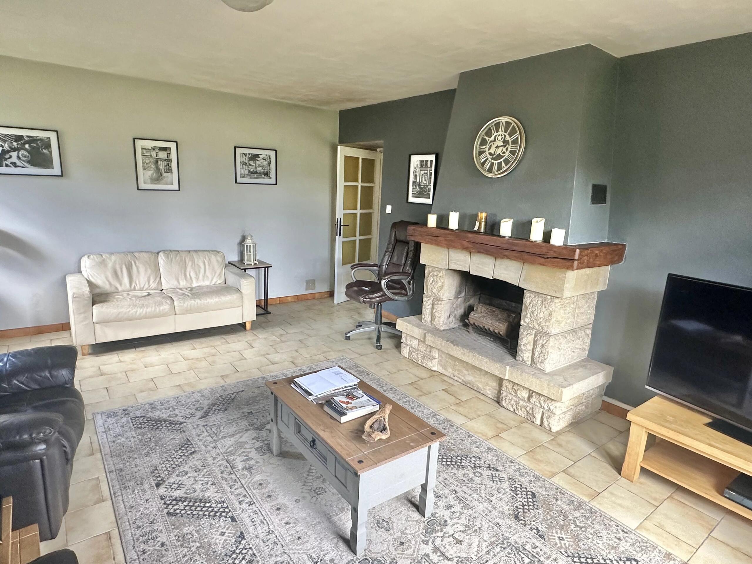 Charming single-storey home in a peaceful hamlet, Poitou-Charentes – France – BVI85022