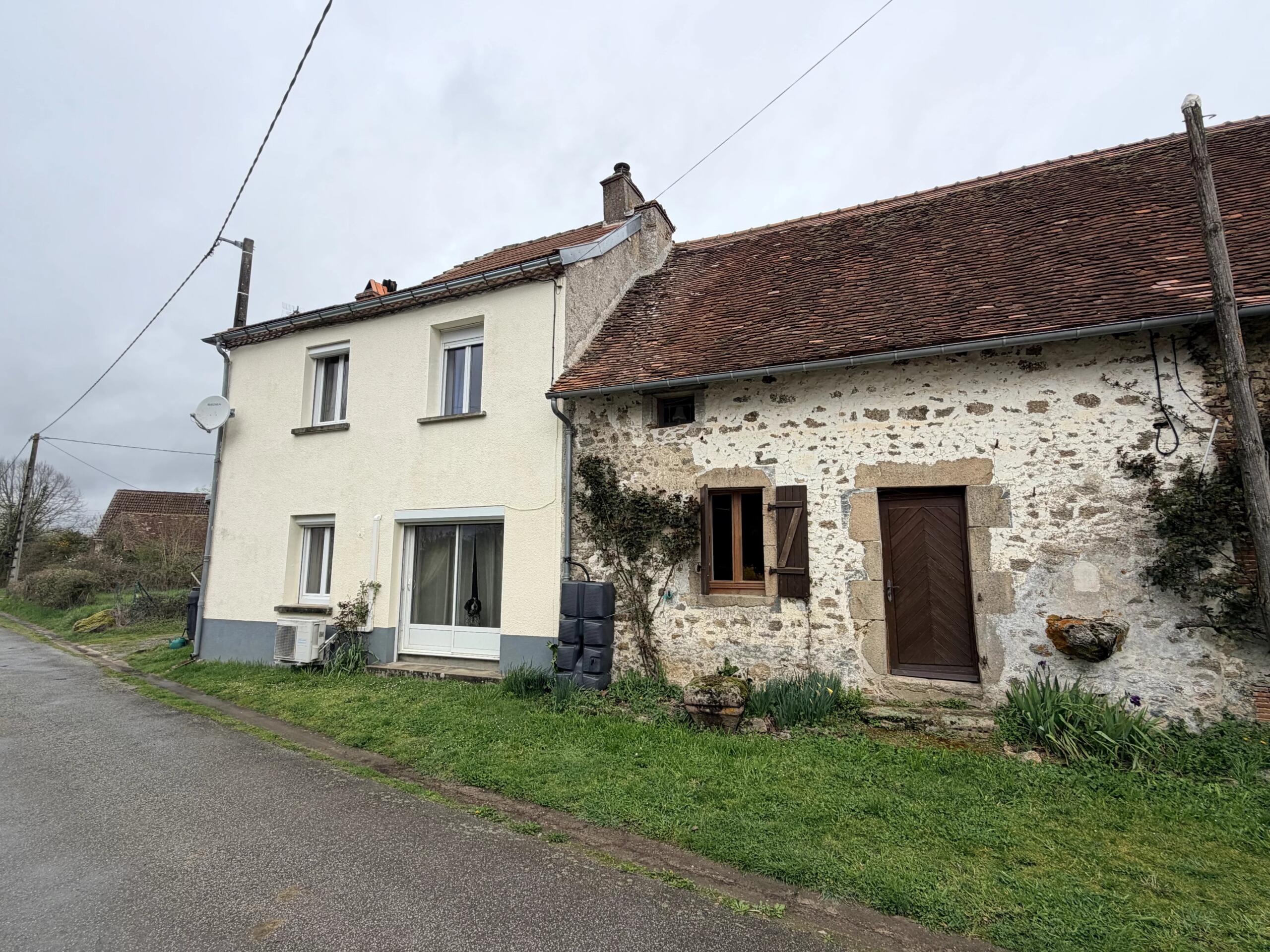 Countryside house with attached guest house, land and paddocks, Limousin – France – BVI84990