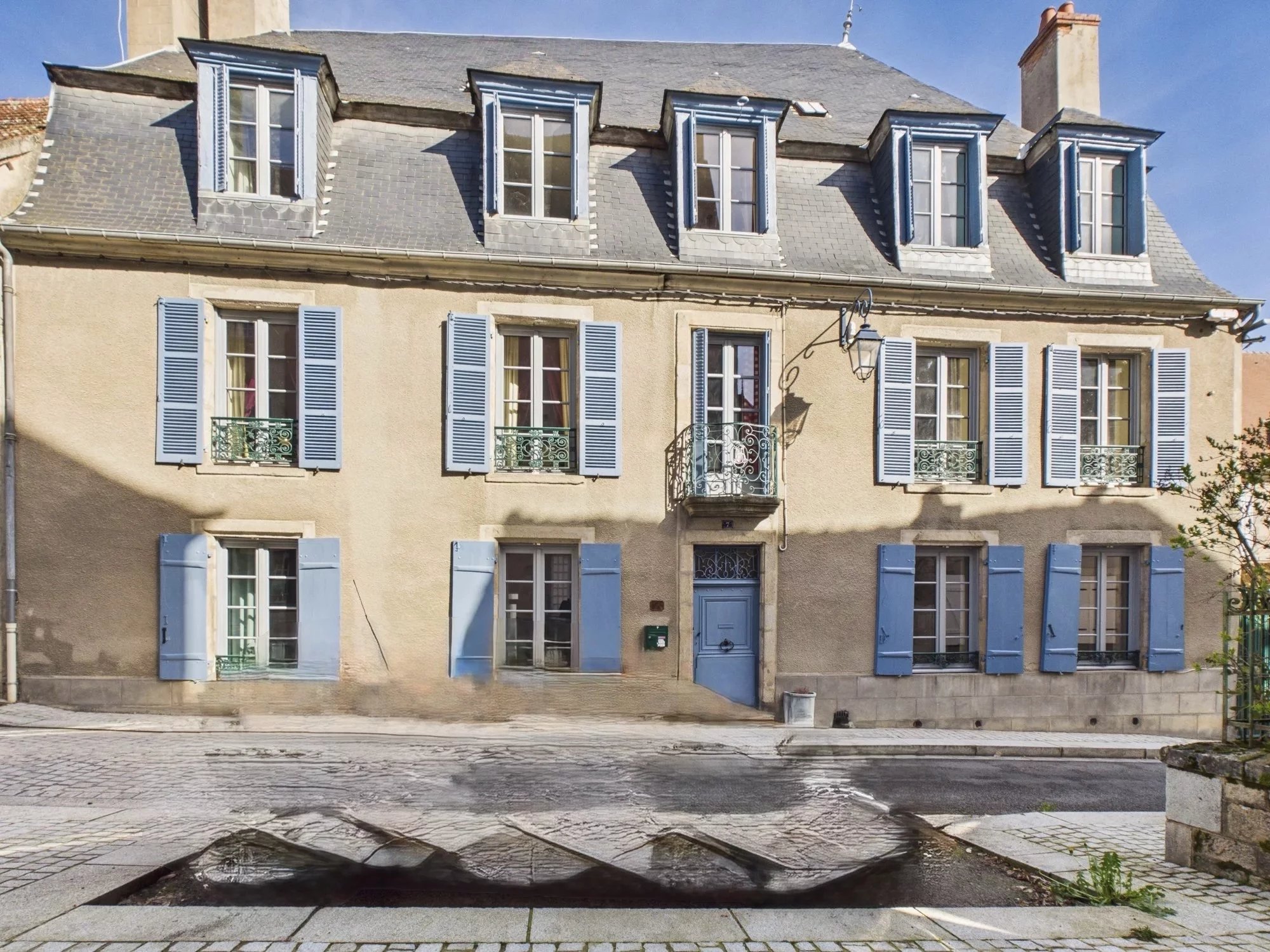 Stunning example of this large period house dating back to 1700’s, Limousin – France – BVI84963