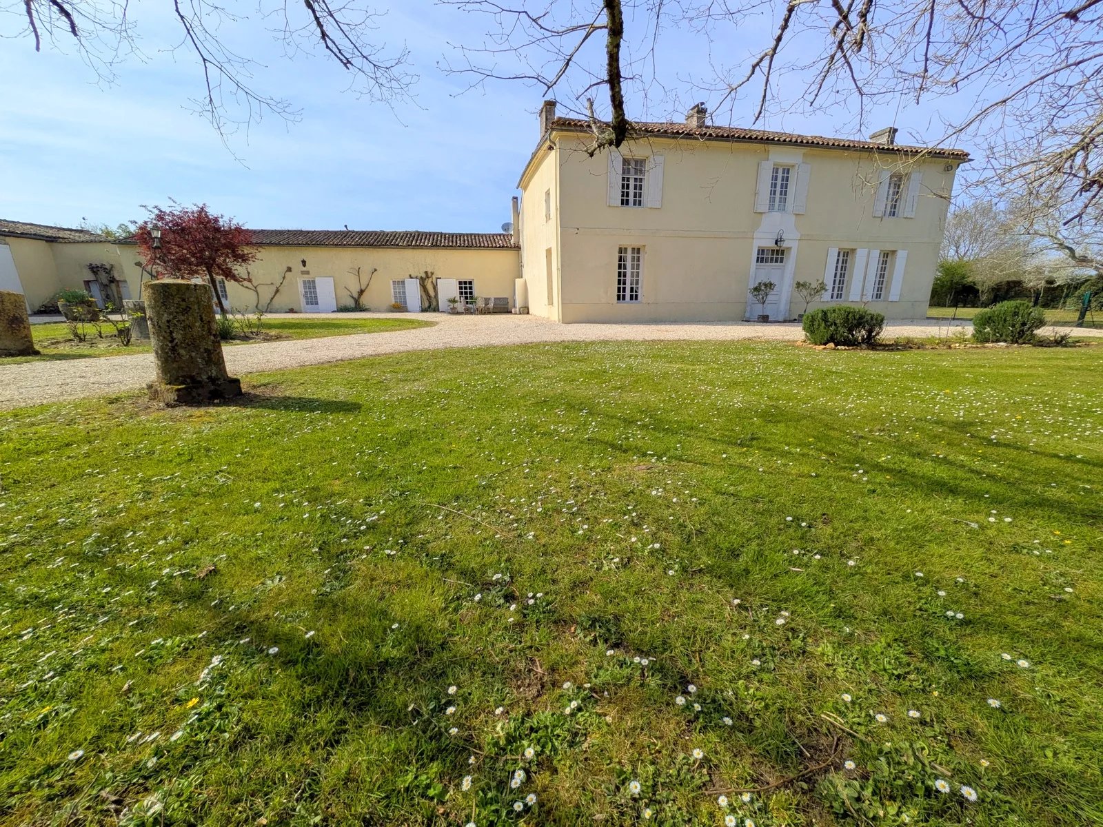 Elegant Manor House with 2 Guest Houses & 2 pools, Poitou-Charentes – France – BVI80322