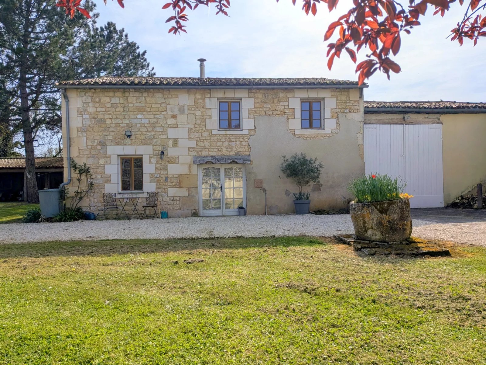 Elegant Manor House with 2 Guest Houses & 2 pools, Poitou-Charentes – France – BVI80322