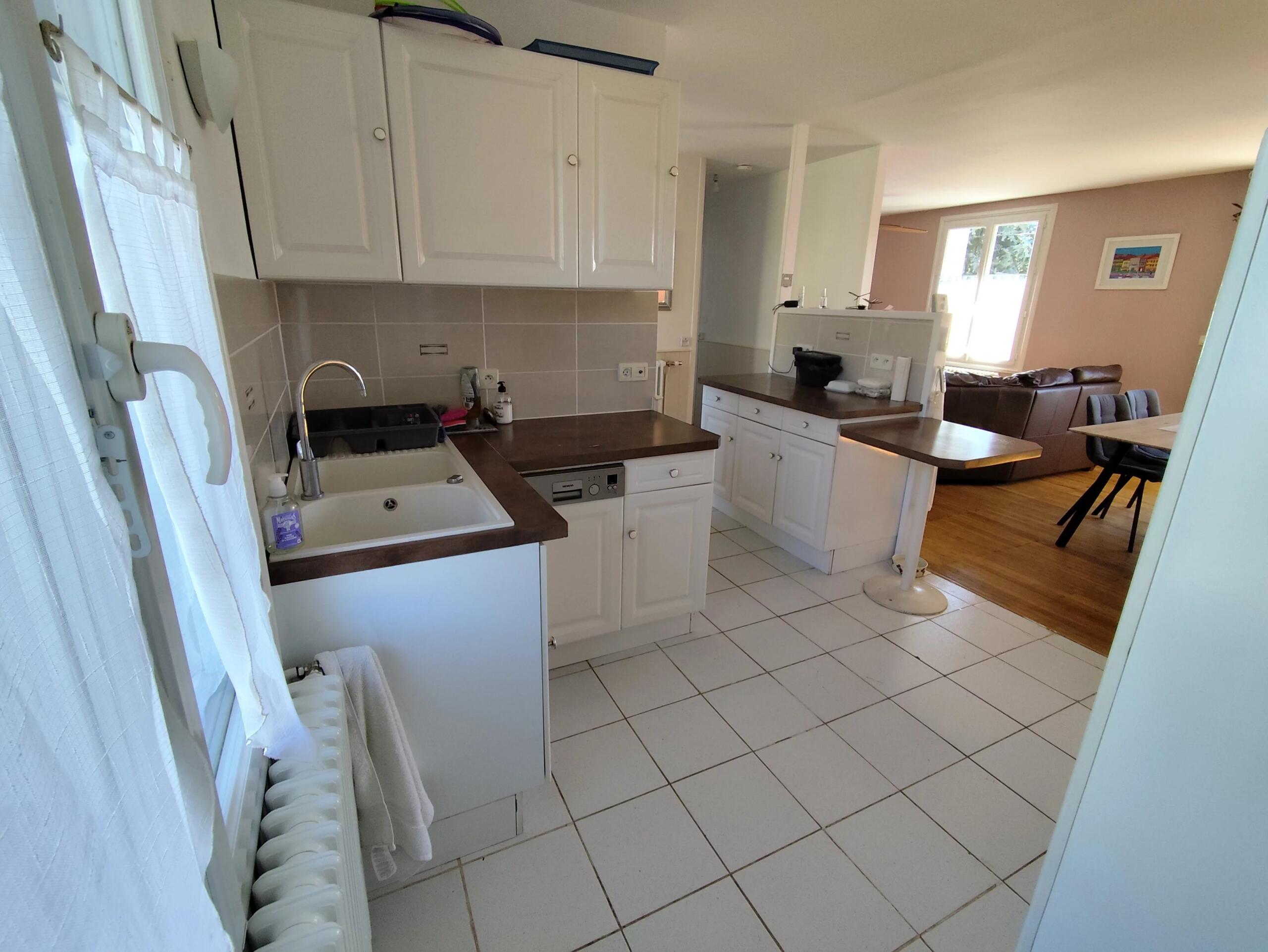 Light and airy 2-bed townhouse with private garden, garage and views, Poitou-Charentes – France – BVI85001