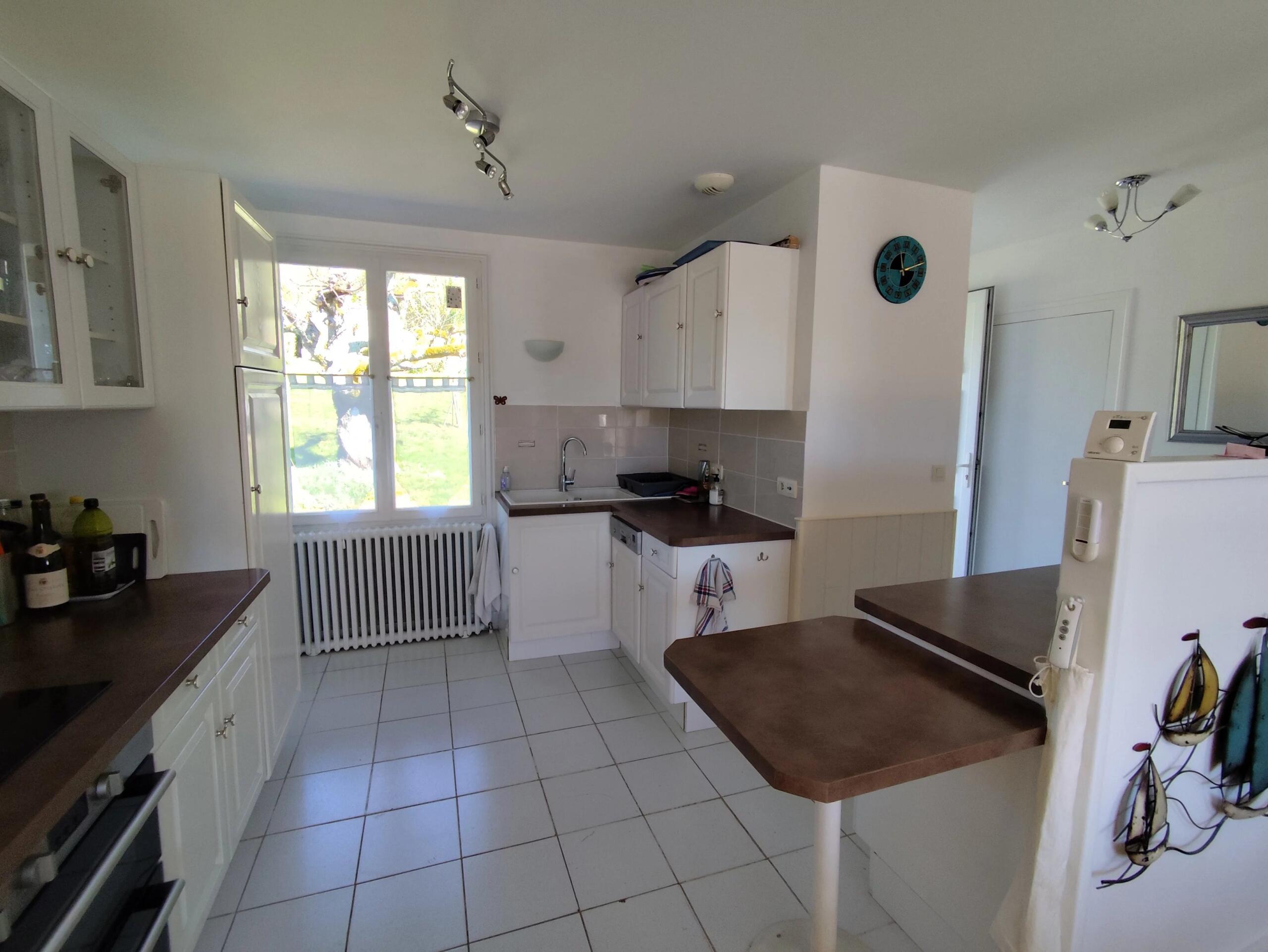 Light and airy 2-bed townhouse with private garden, garage and views, Poitou-Charentes – France – BVI85001