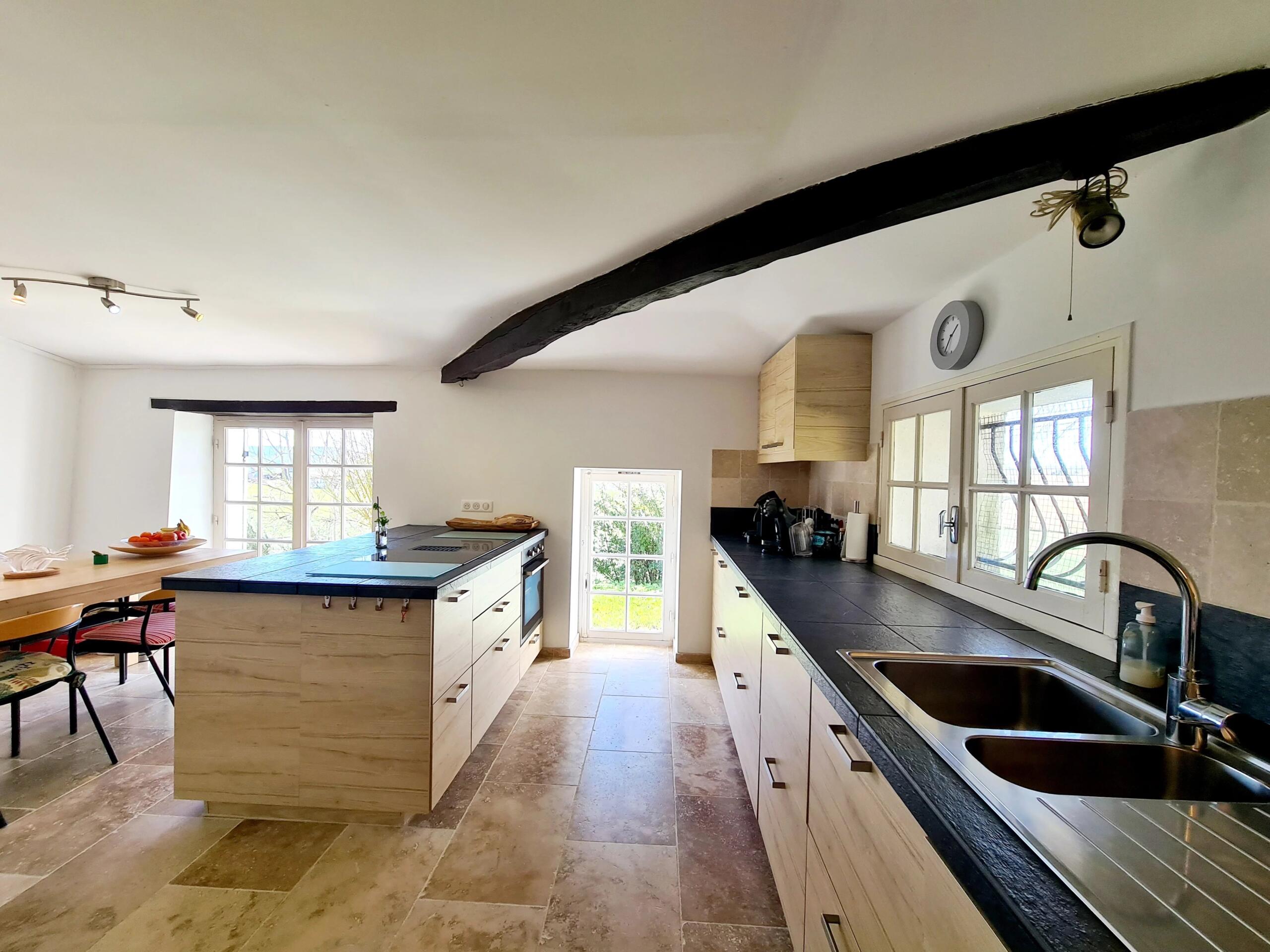 Beautiful Single-Level 3-bedroom Home with Panoramic Views, Aquitaine – France – BVI84553