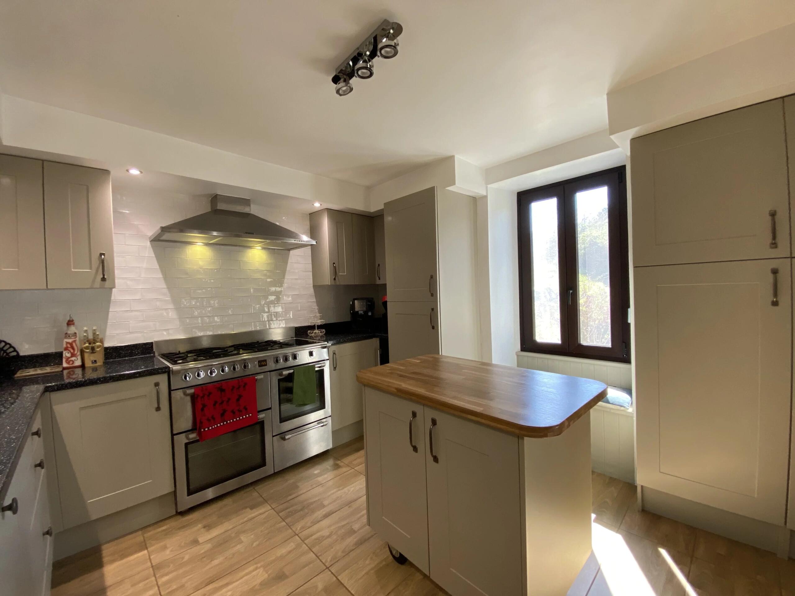 A true countryside gem, a 3-bedroom house with a large garden, barn and amazing views, Limousin – France – BVI84799