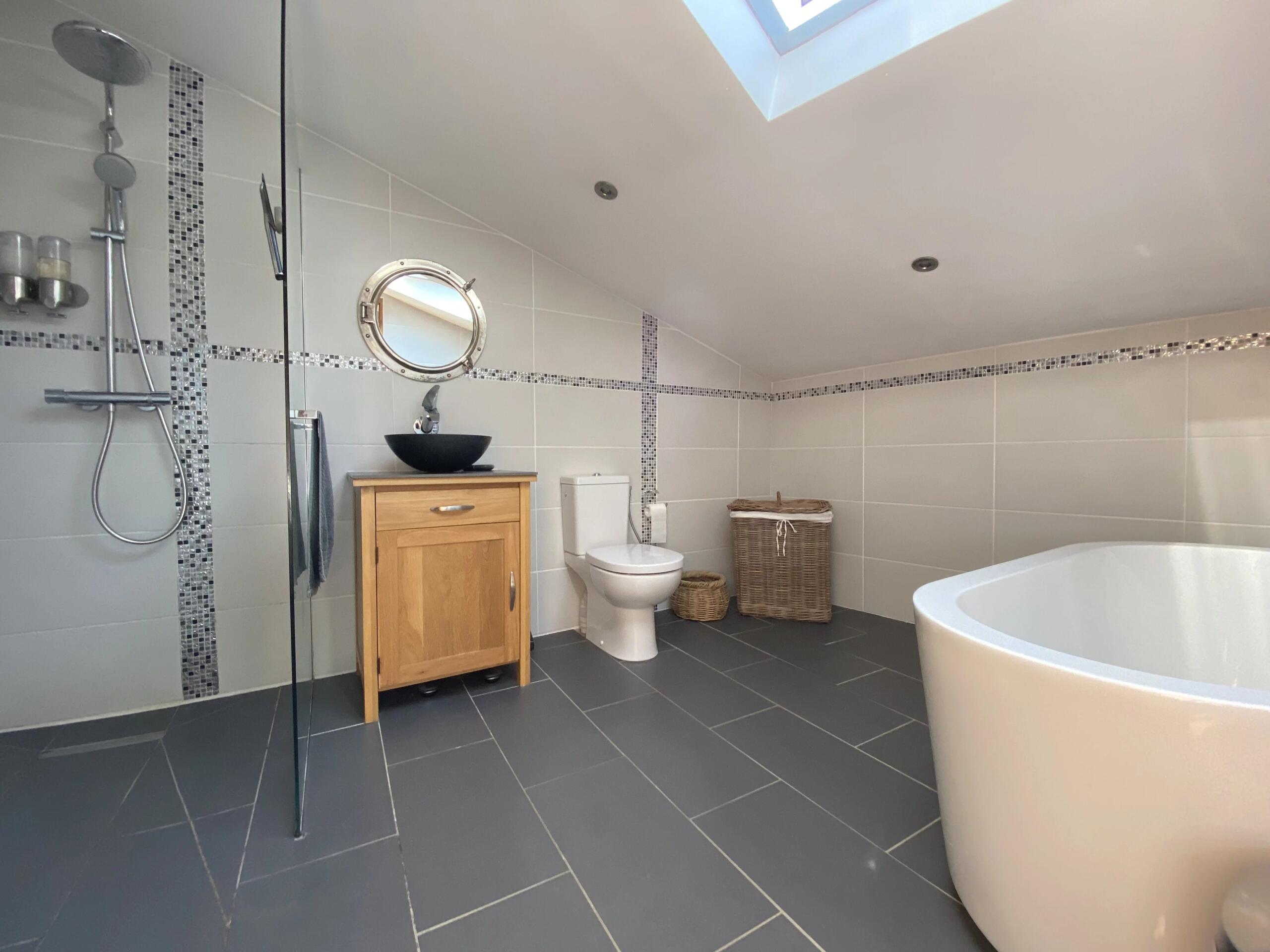 A true countryside gem, a 3-bedroom house with a large garden, barn and amazing views, Limousin – France – BVI84799