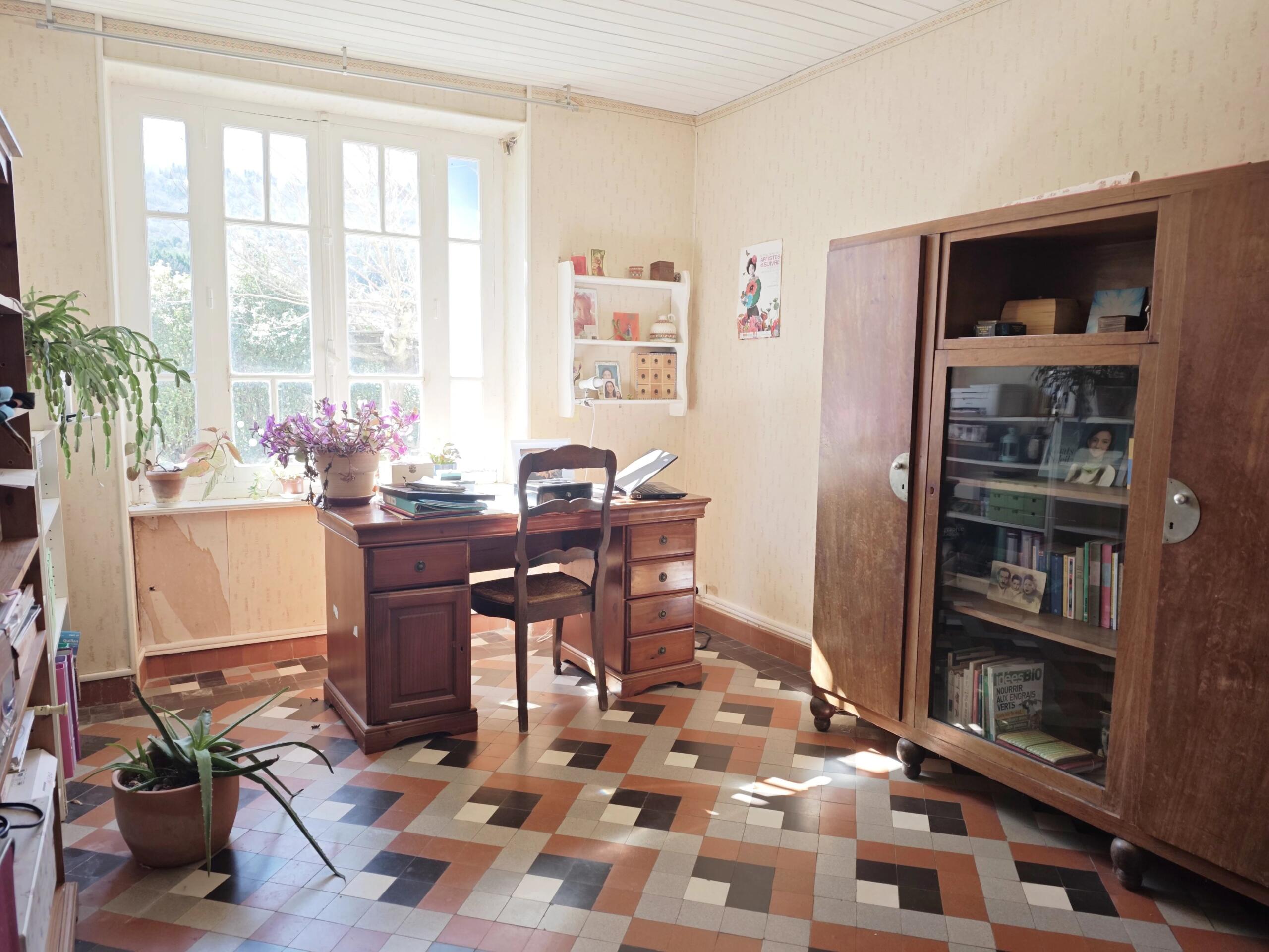 Former winegrowers house with attached barn and various parcels of land, Languedoc-Roussillon – France – BVI84435