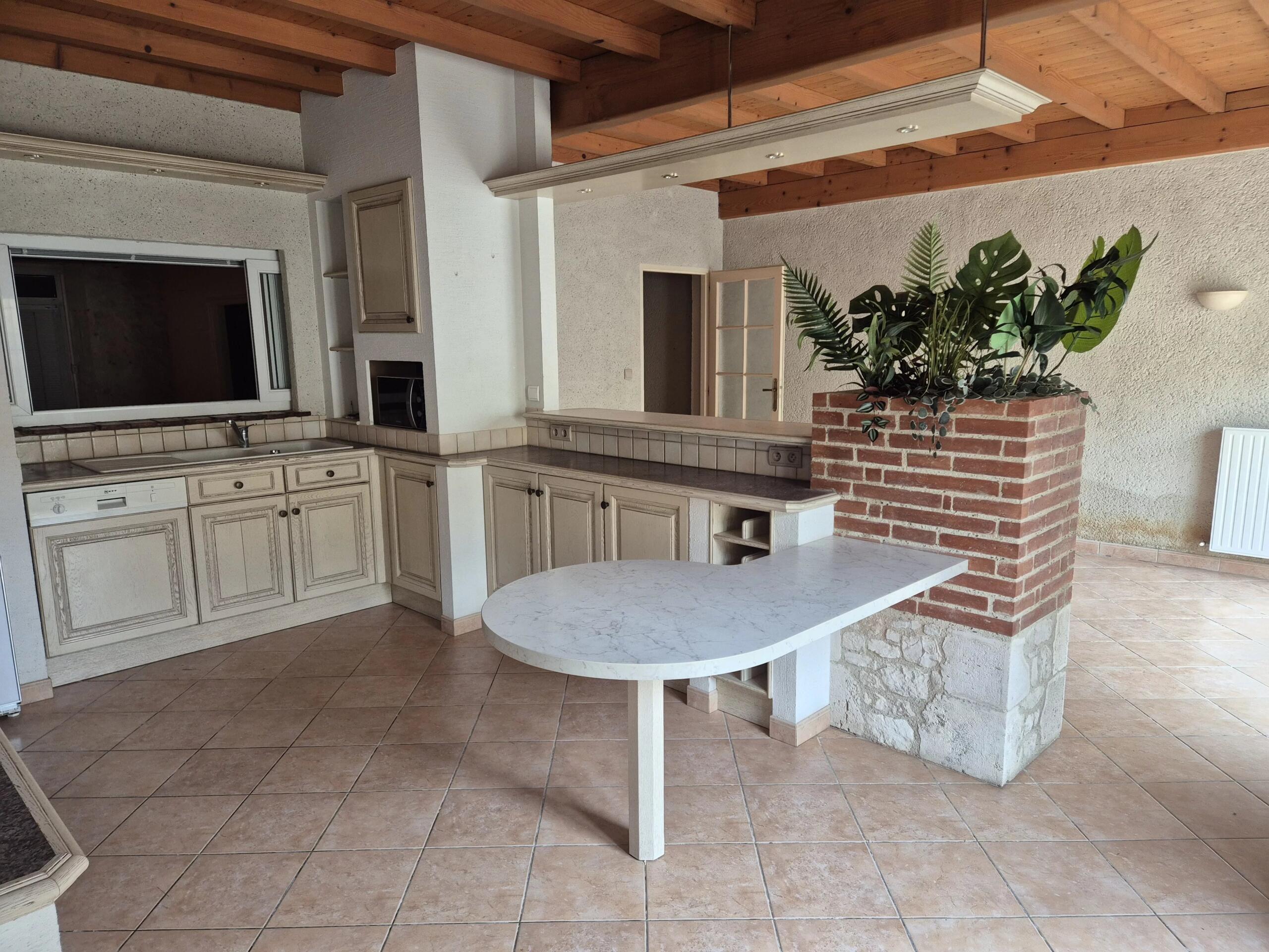 Large stone house with garden in Montaigu de Quercy, Tarn et Garonne, Midi-Pyrénées – France – BVI84548