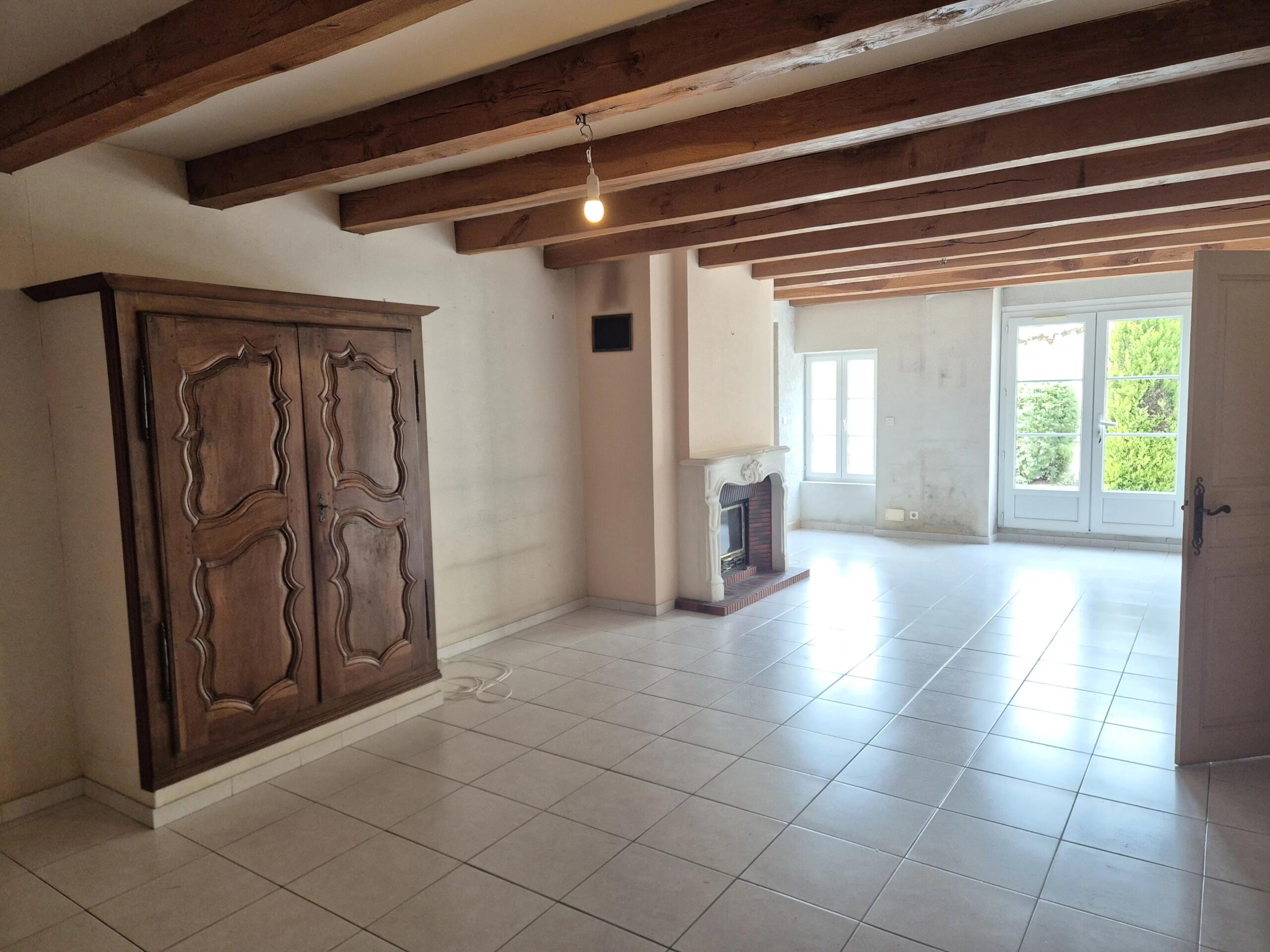 Large stone house with garden in Montaigu de Quercy, Tarn et Garonne, Midi-Pyrénées – France – BVI84548