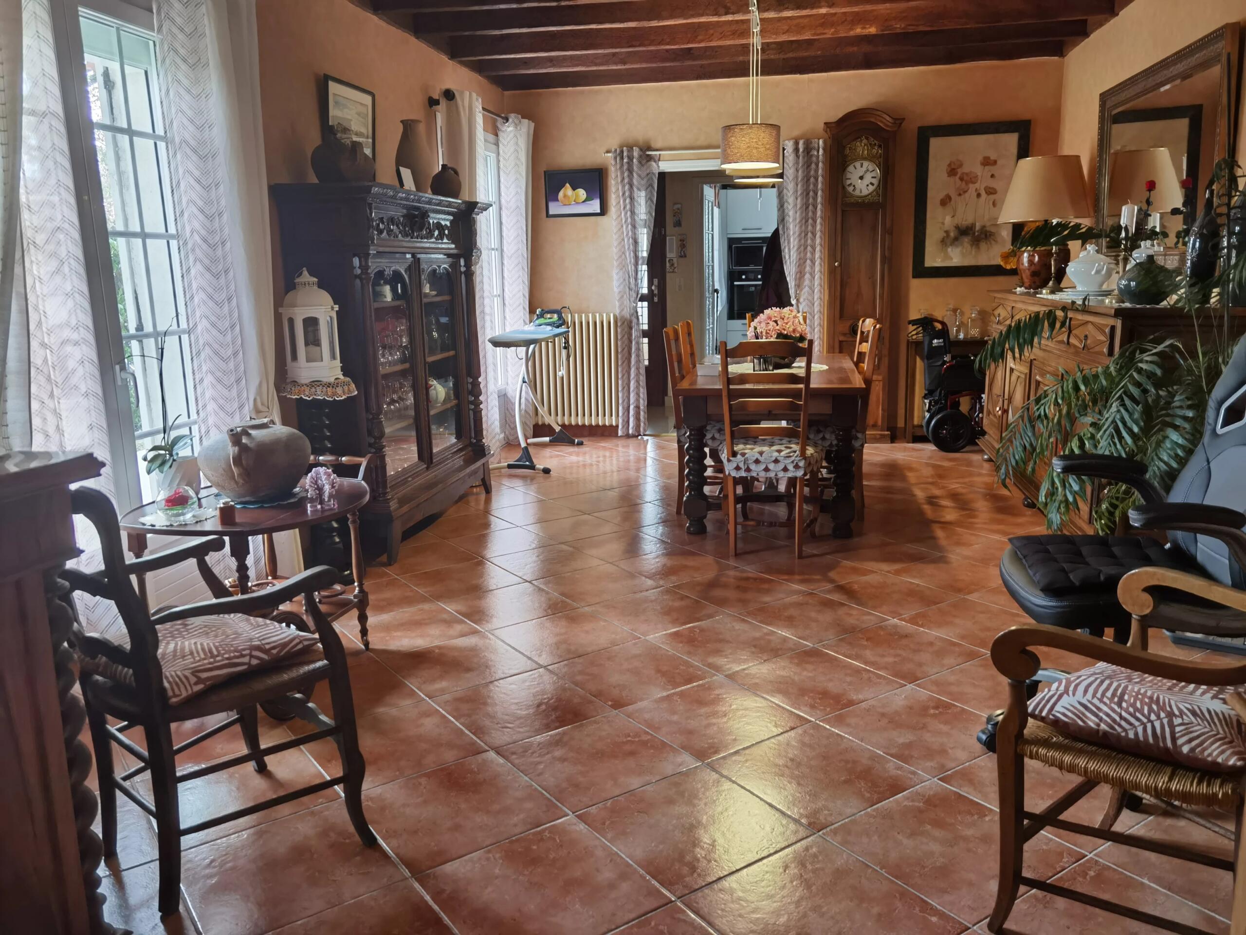 Large family home with generous garden and guesthouse, Midi-Pyrénées – France – BVI83617