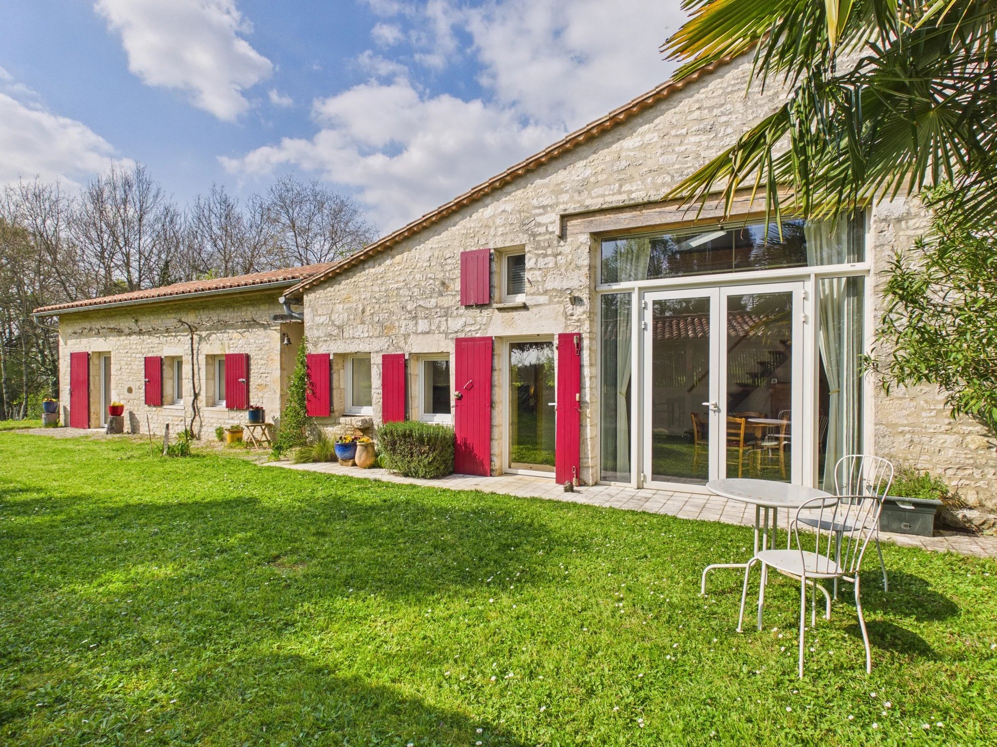Beautifully renovated house with lots of natural light, close to Mansle, Poitou-Charentes – France – BVI84202