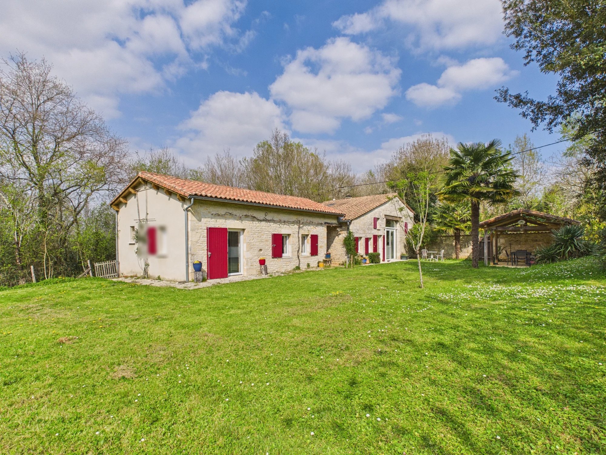 Beautifully renovated house with lots of natural light, close to Mansle, Poitou-Charentes – France – BVI84202