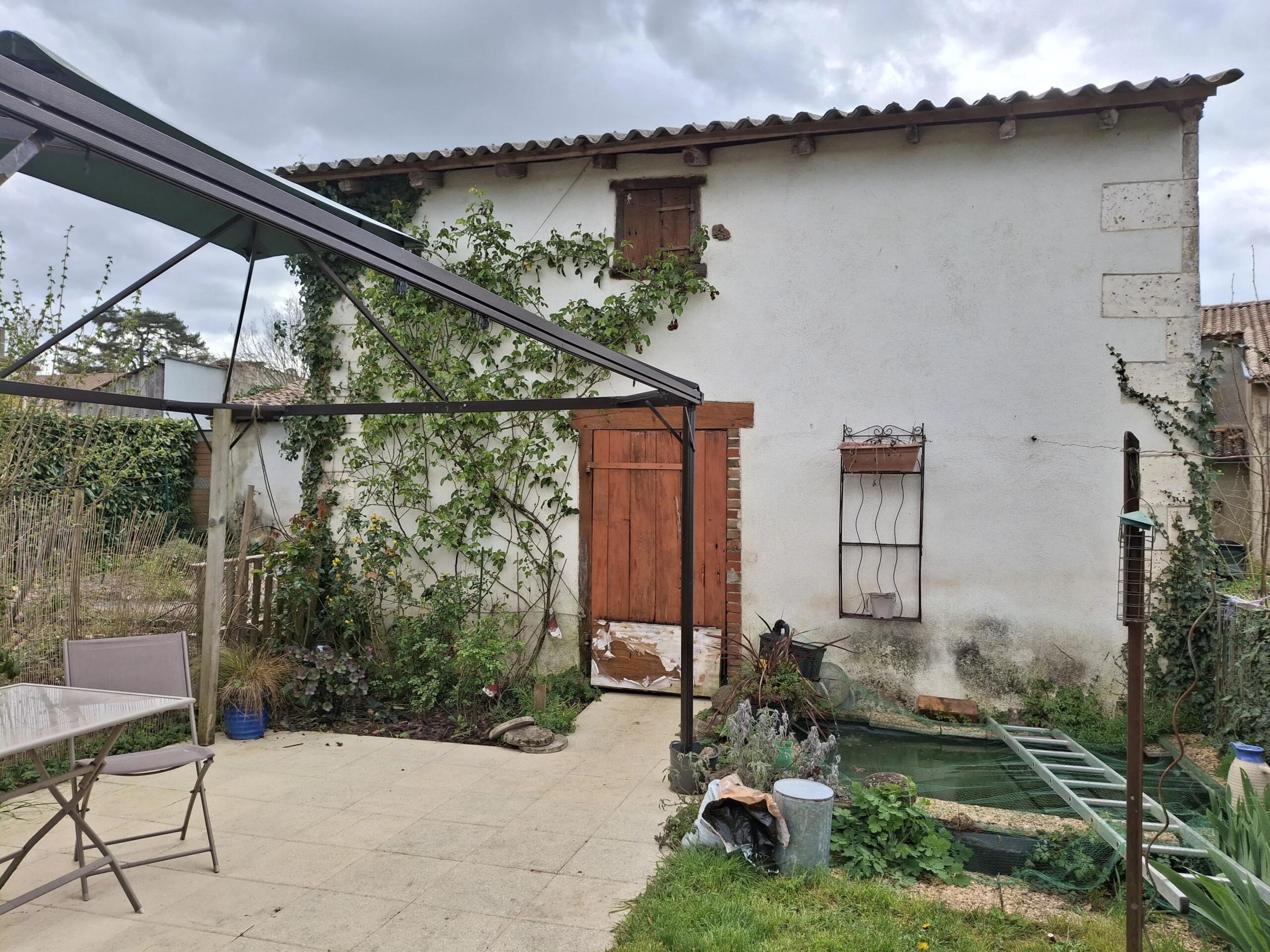 Pretty village house with room to expand, close to amenities, Poitou-Charentes – France – BVI84798