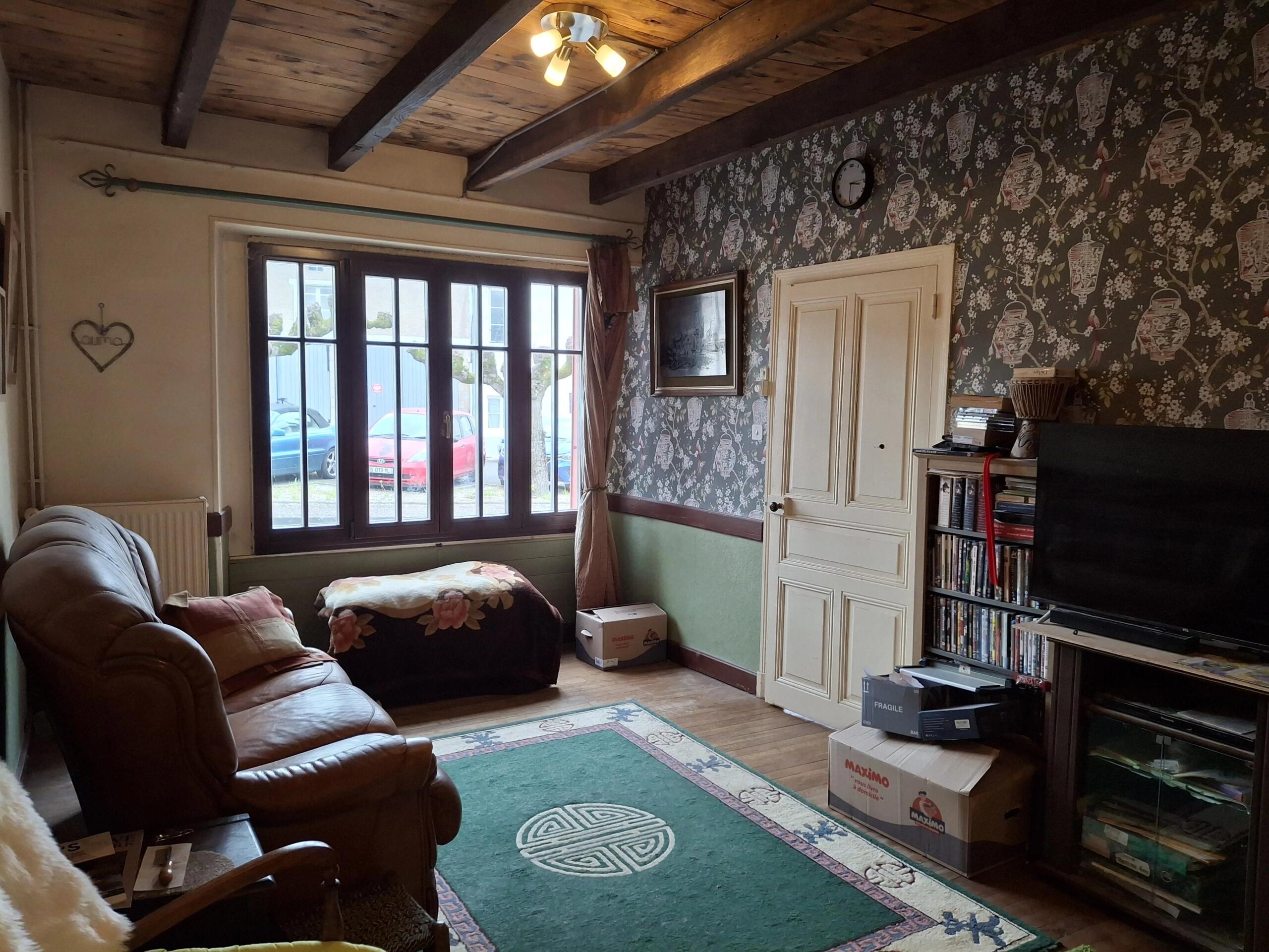 Pretty village house with room to expand, close to amenities, Poitou-Charentes – France – BVI84798