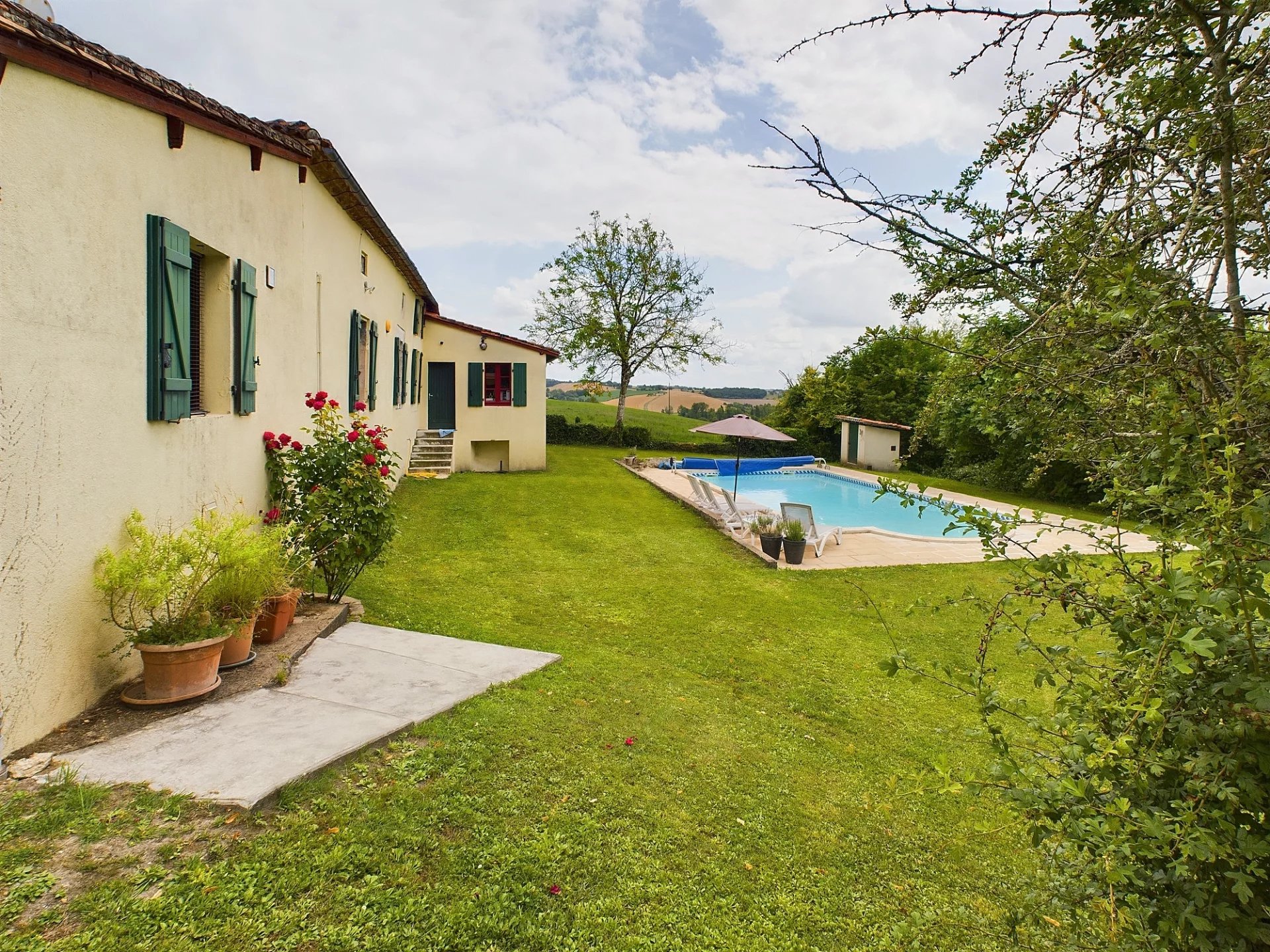 Four bedroom property with guest cottage and panoramic views, Aquitaine – France – BVI76320