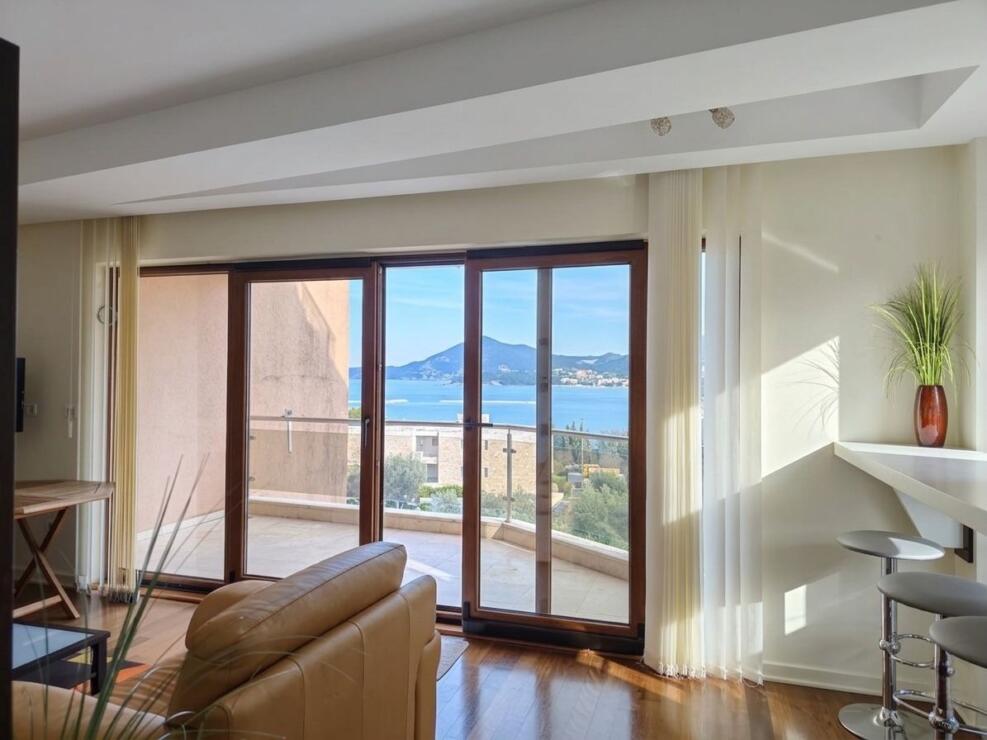 Sunny Residence in Kamenovo: Panoramic Sea Views & 5* Privacy