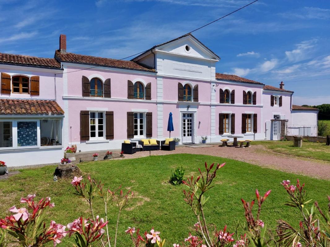 5 bedroom maison in Saint Jean D’angely, Charente-Maritime, France