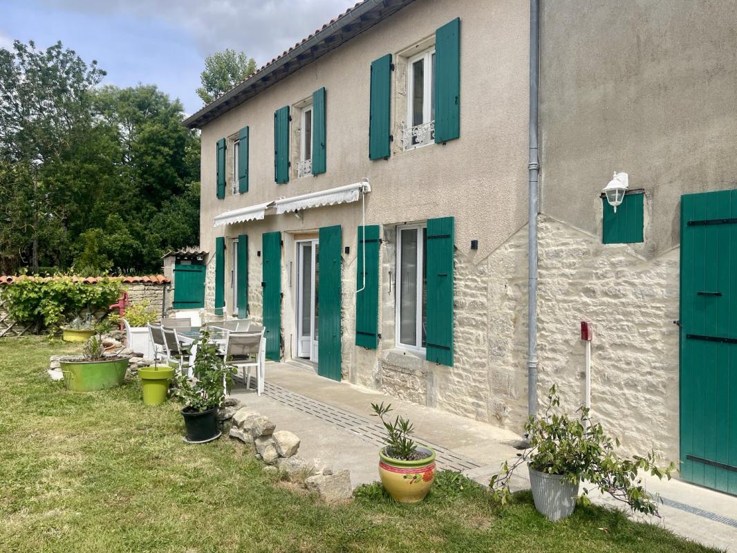 5 bedroom maison in Villefollet, Deux-Sèvres, France