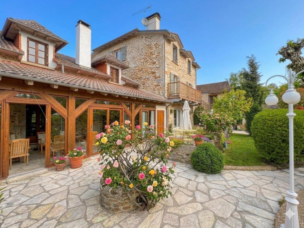 7 bedroom propriete in Vitrac, Cantal, France