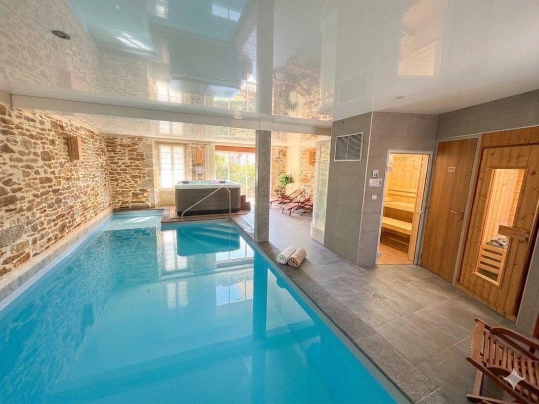 7 bedroom propriete in Vitrac, Cantal, France