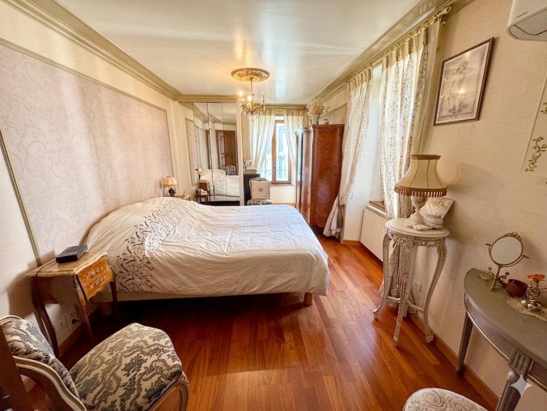 7 bedroom propriete in Vitrac, Cantal, France